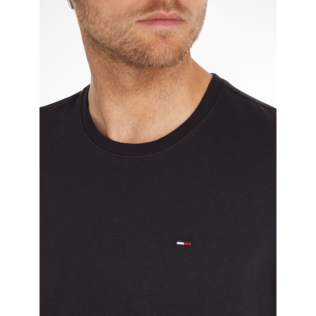 Tommy Jeans T-Shirt »TJM ESSENTIAL SOLID TEE«, Regular Fit mit Rundhalsausschnitt und dezenter Logo-Flag