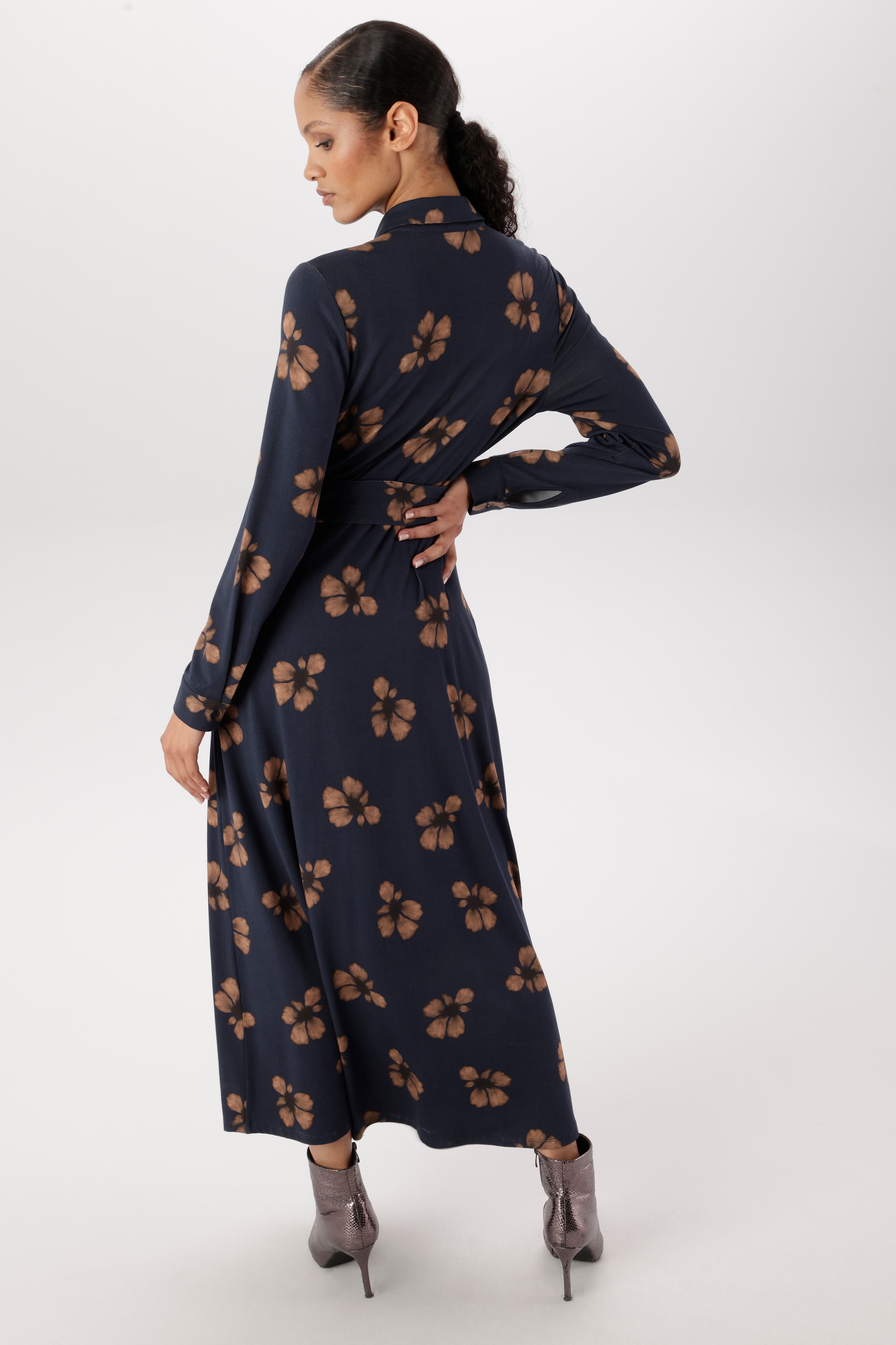 Aniston SELECTED Midikleid mit Blumenblüten-Print und abnehmbaren Bindeband - NEUE KOLLEKTION