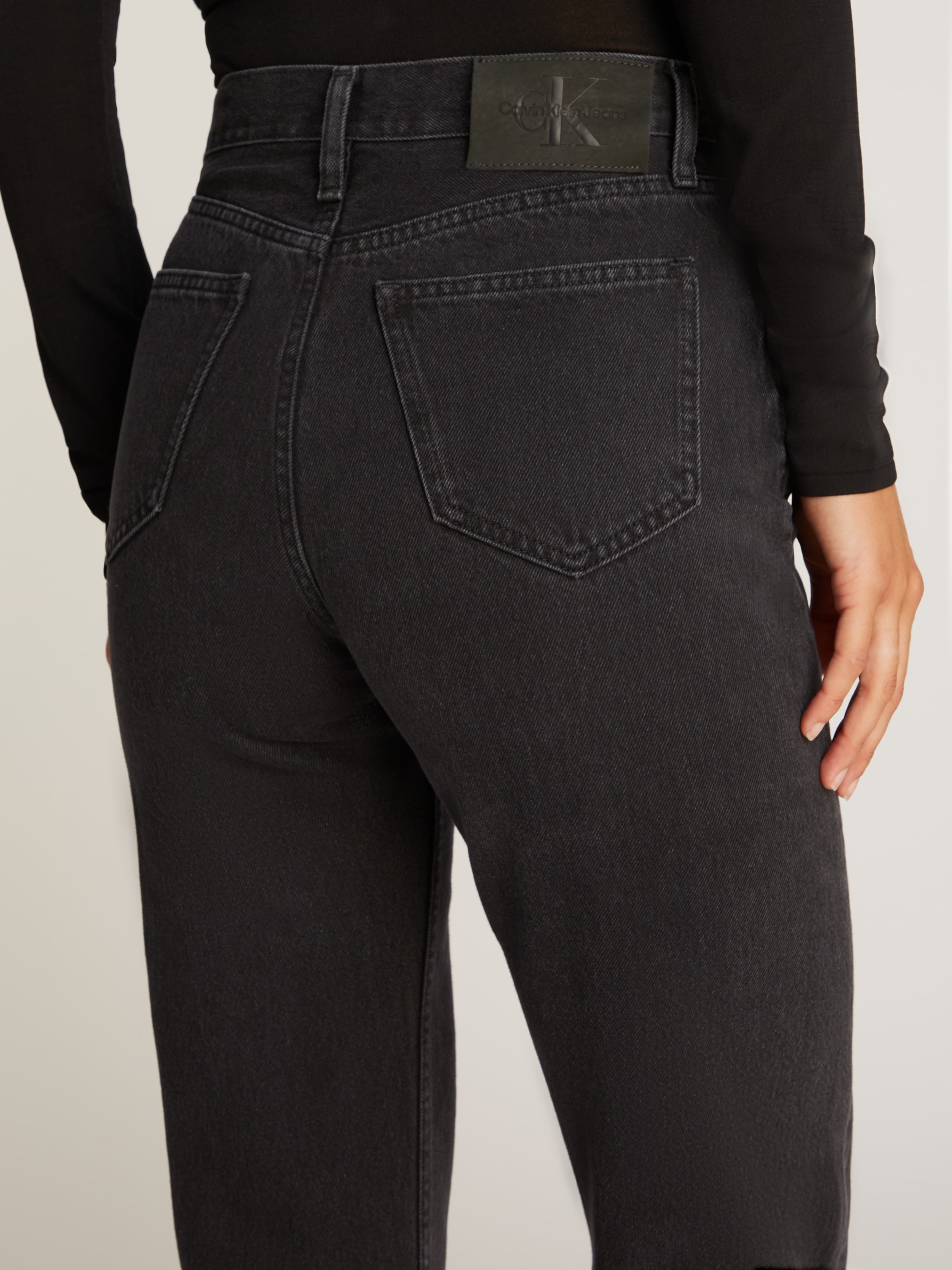 Calvin Klein Jeans Mom-Jeans »HIGH RISE STRAIGHT«, leichte Stoned wash Optik, mit Coinpocket