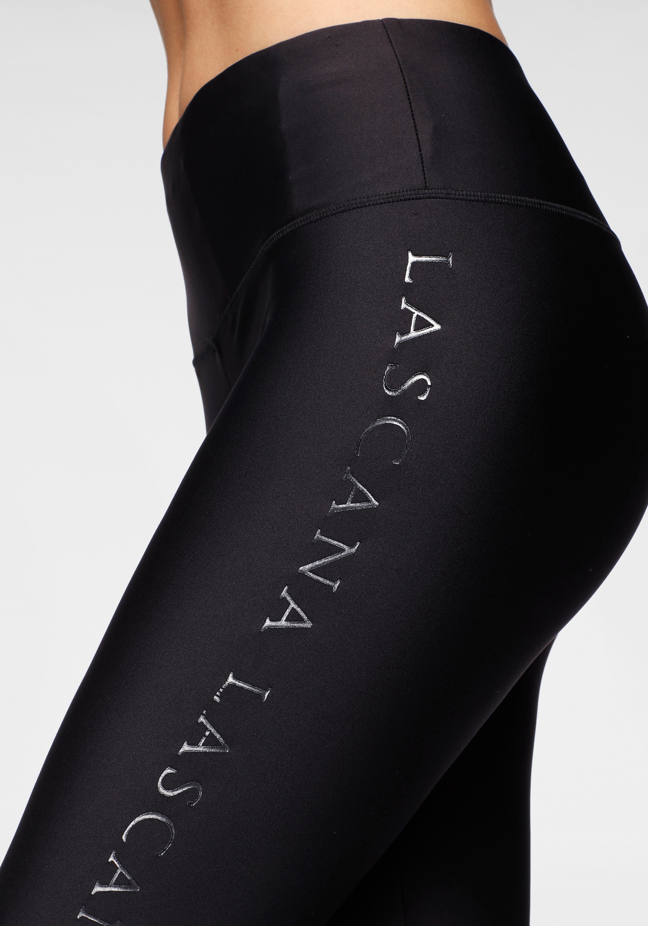 glänzendem ♕ auf Leggings, versandkostenfrei LASCANA Logoschriftzug ACTIVE mit