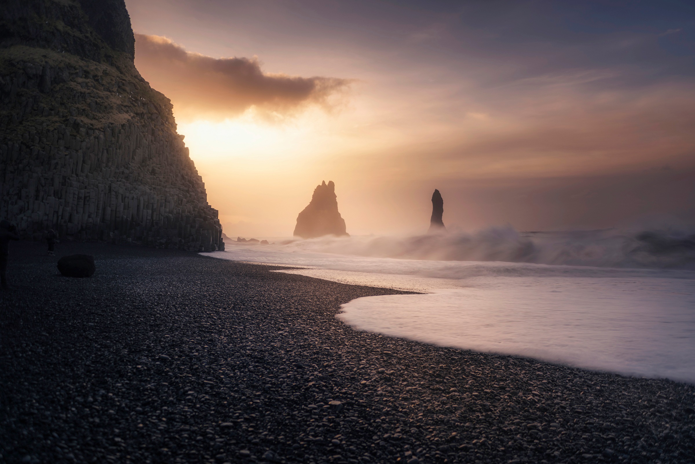 Image of Papermoon Fototapete »Photo-Art JORGE RUIZ DUESO, REYNISFJARA SUNRISE«, Vliestapete, hochwertiger Digitaldruck, inklusive Kleister bei Ackermann Versand Schweiz