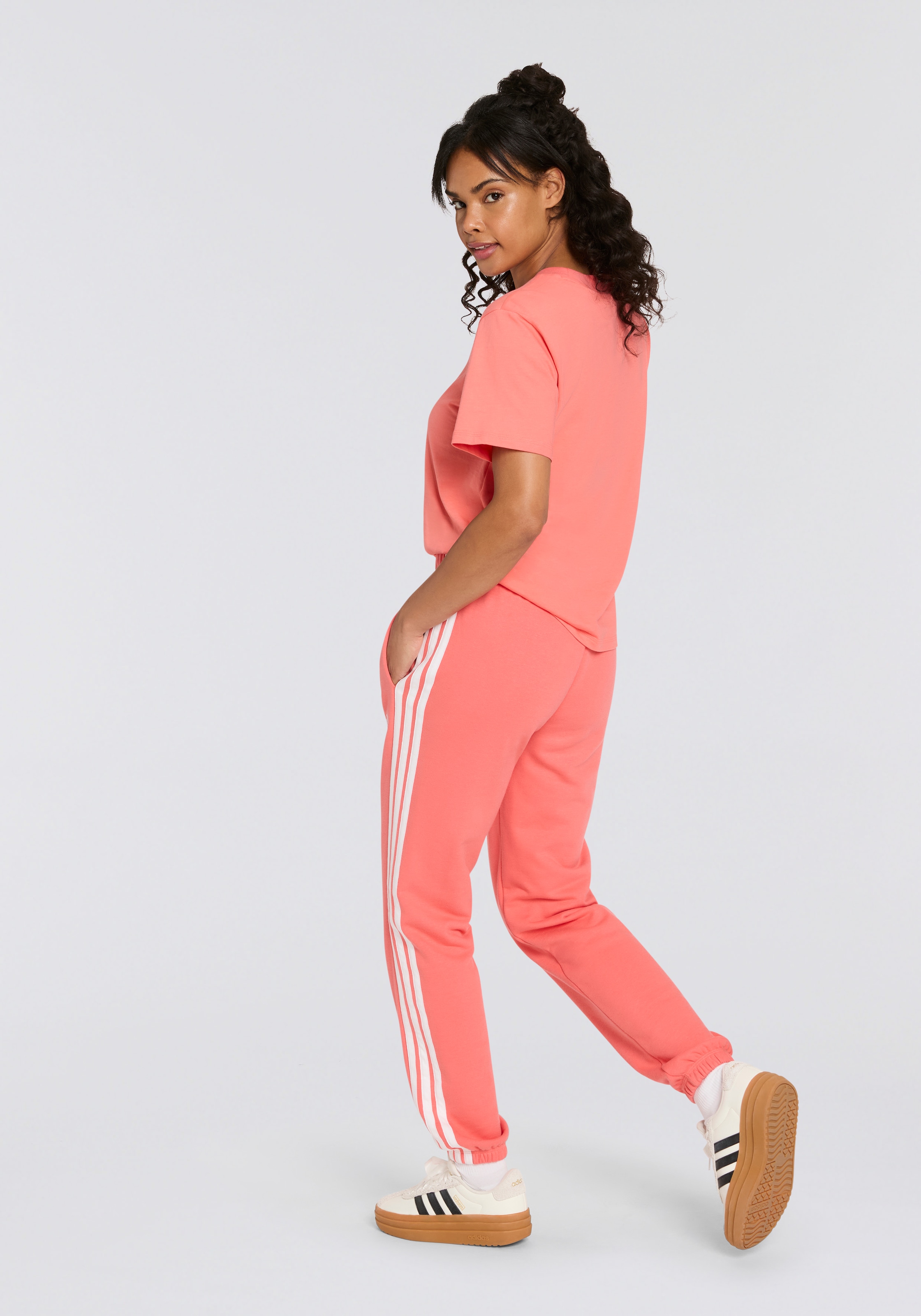 adidas Sportswear Sporthose »W 3S FT CF PT«  Reguläre Passform, mittelhoher Bund, weiches French Terry Material