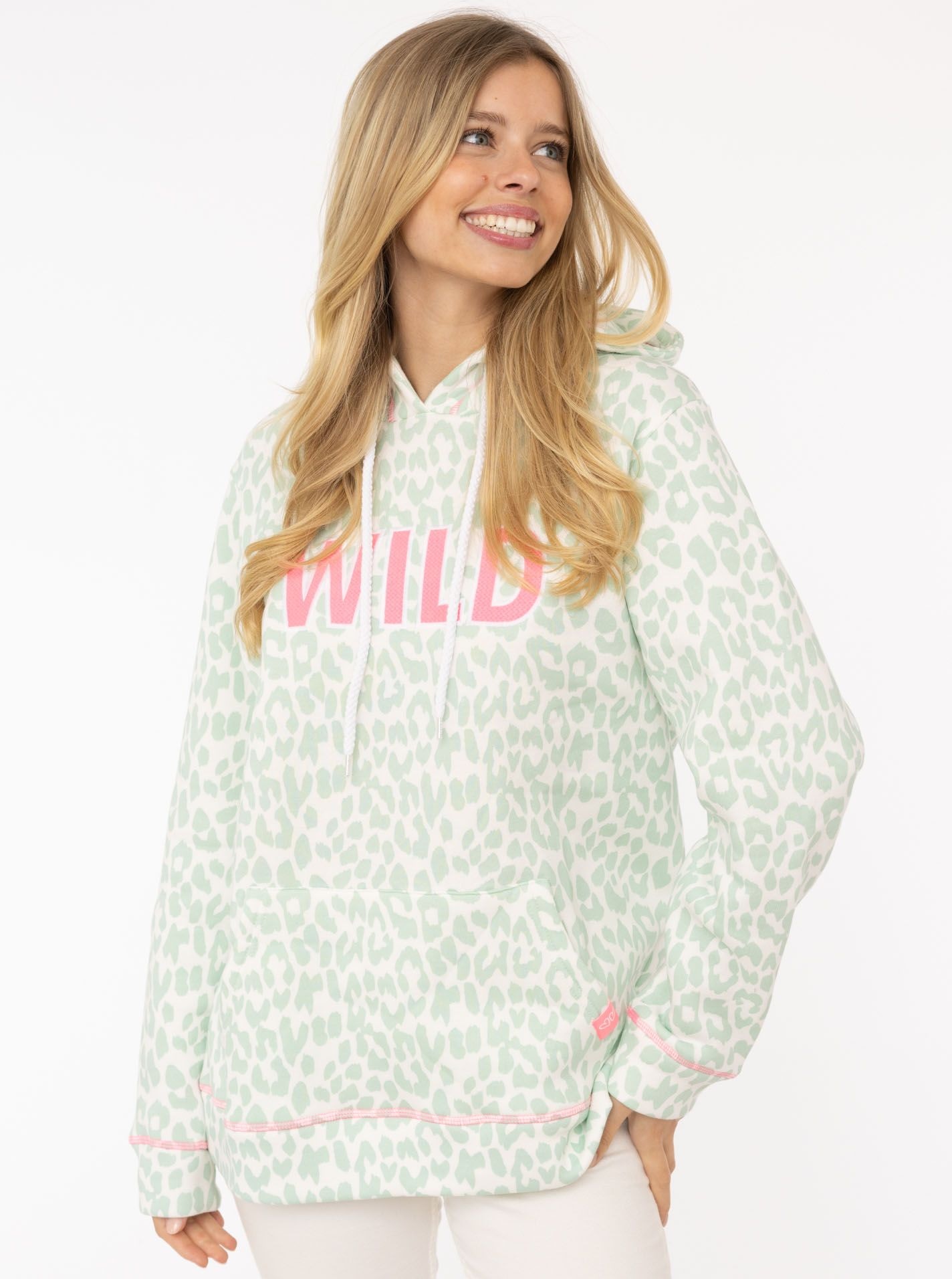 Image of Zwillingsherz Hoodie ""Leo Pastell"", Leomuster und WILD Applikation, Kapuze, Tasche, Baumwollmischung