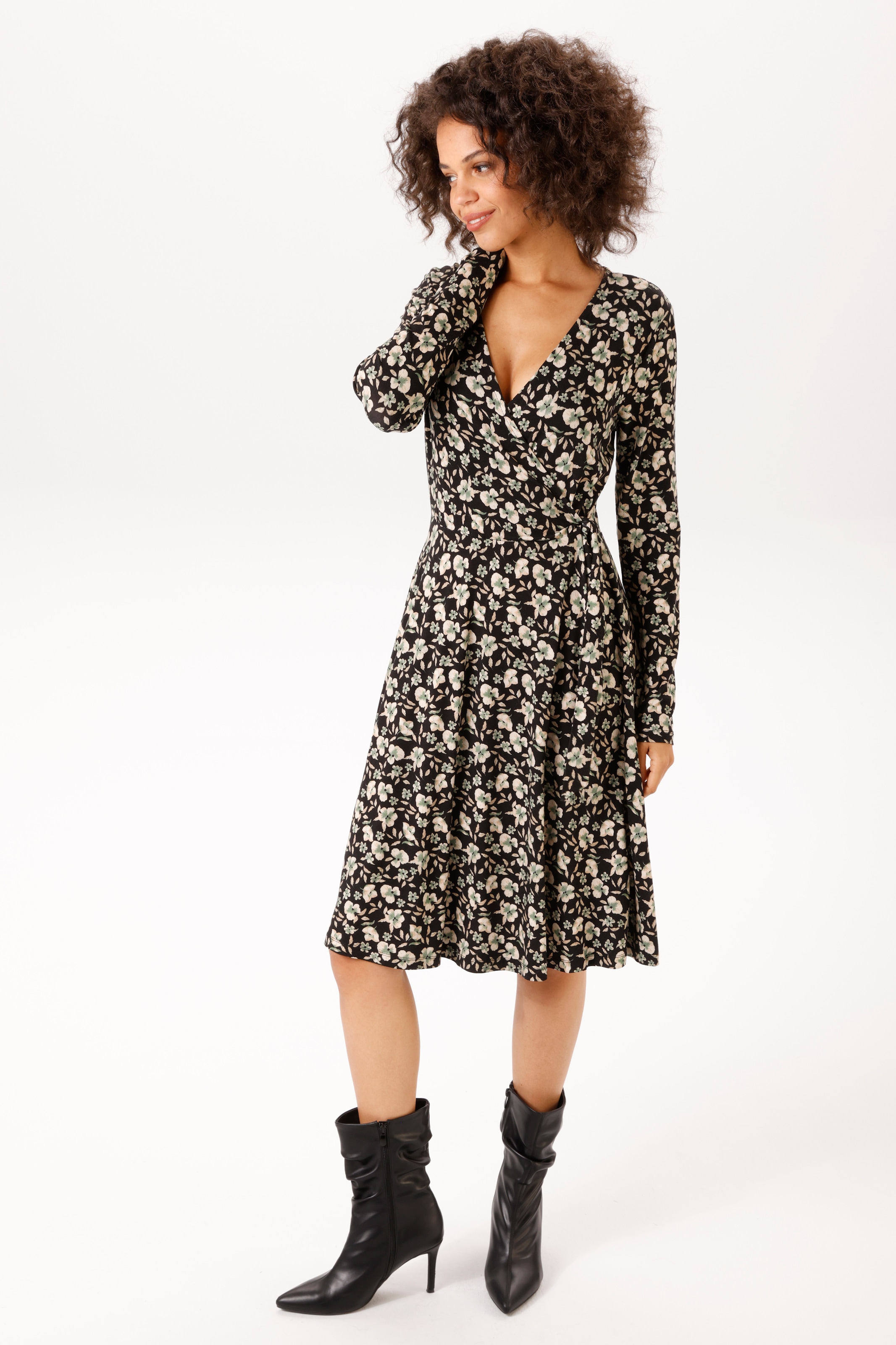 Image of Aniston CASUAL Jerseykleid mit kleinen Blüten und Blättern bedruckt - NEUE KOLLEKTION