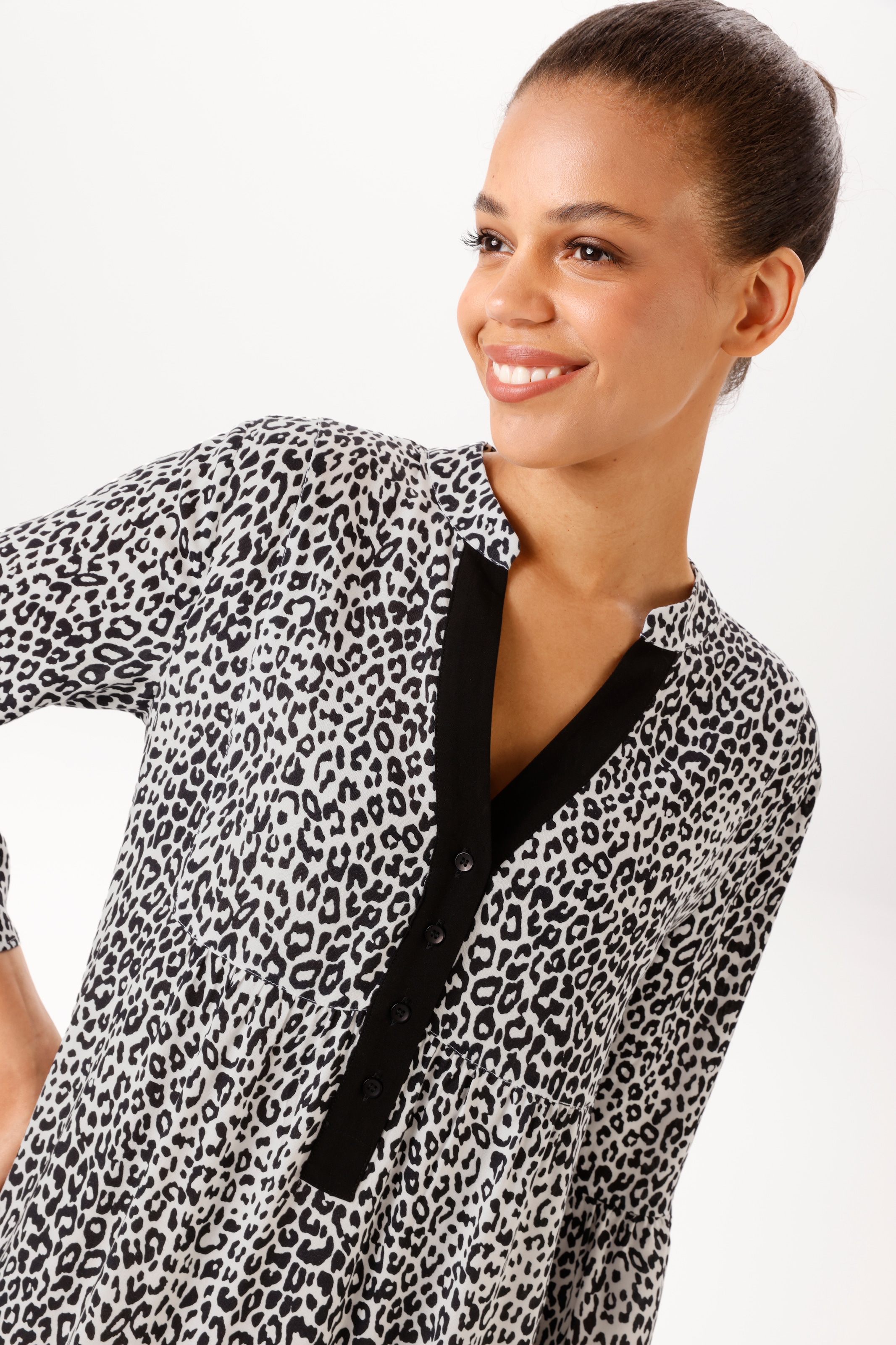 Aniston CASUAL Tunikakleid mit trendigem Leo-Print - NEUE KOLLEKTION