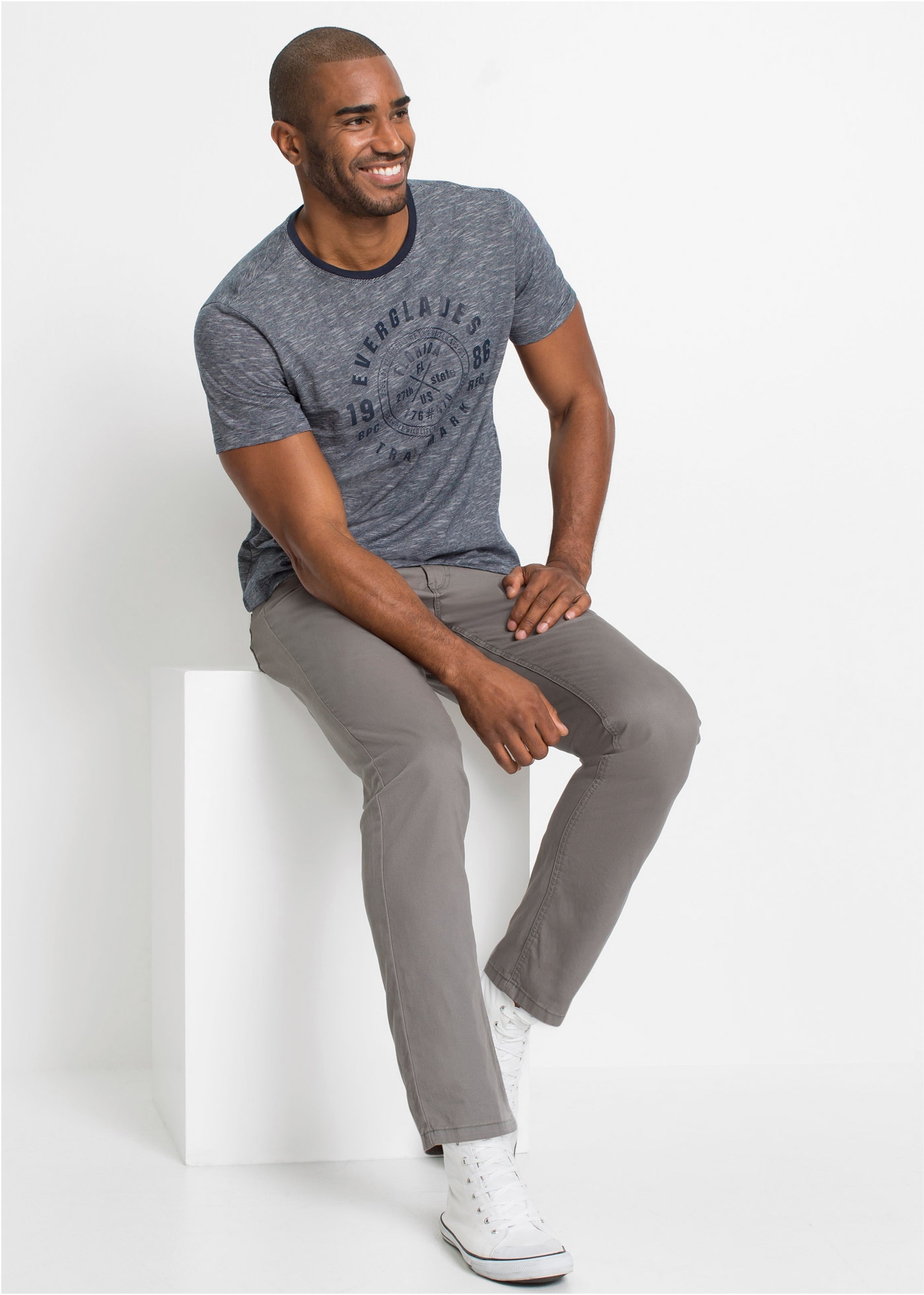 bonprix T-shirt Packung, 2 cuis Regular Fit, Kurzarm-Design, mit modischem Druck