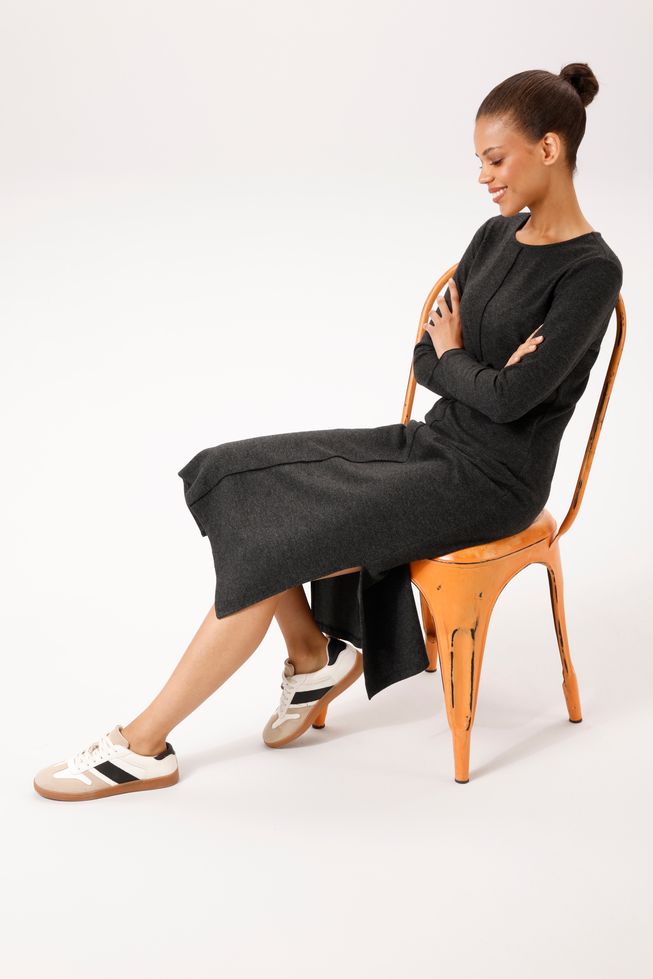 Aniston CASUAL Robe midi avec fentes latérales raffinées - NOUVELLE COLLECTION