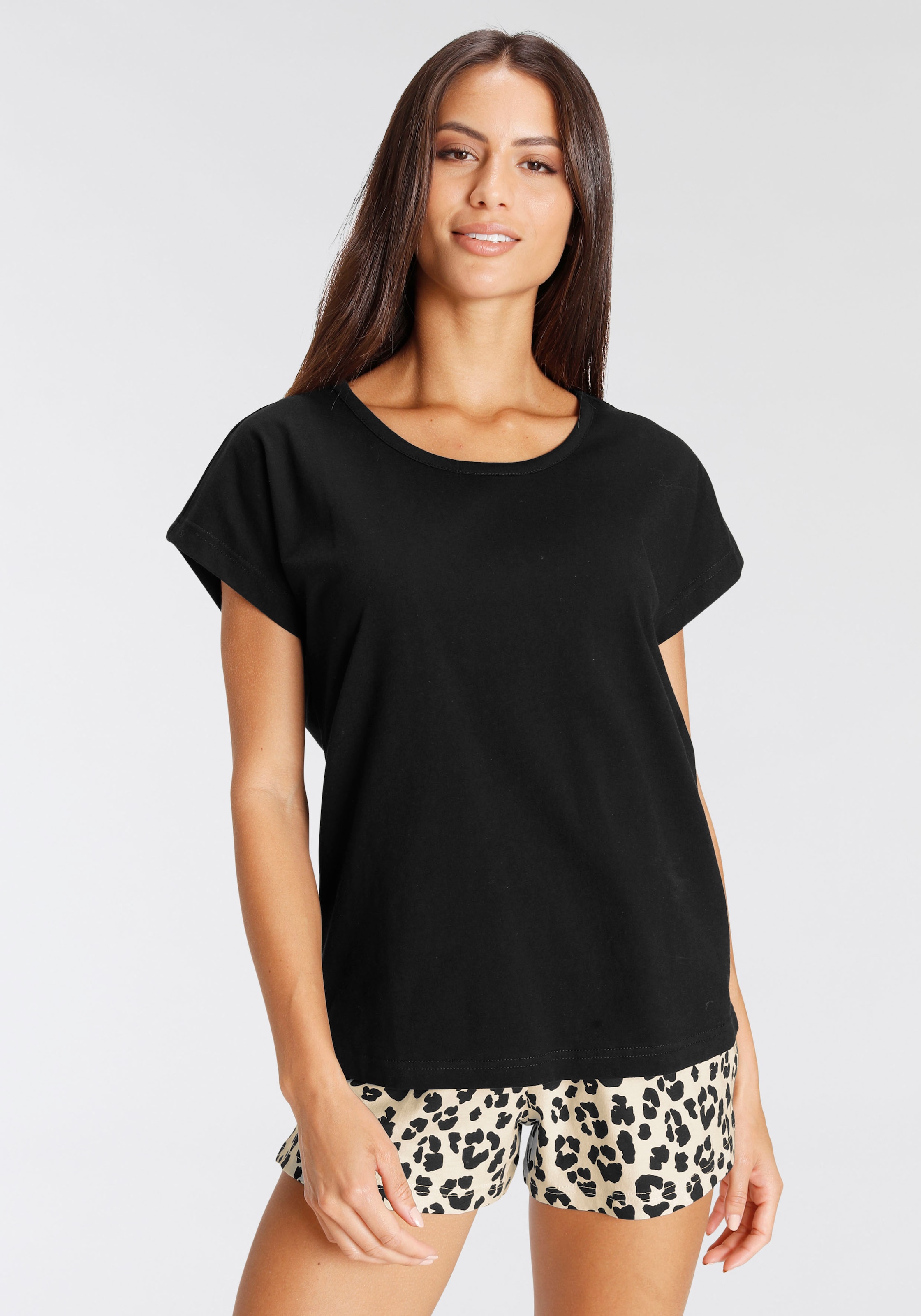 Image of Vivance Dreams by Lascana Shorty mit Animal-Print