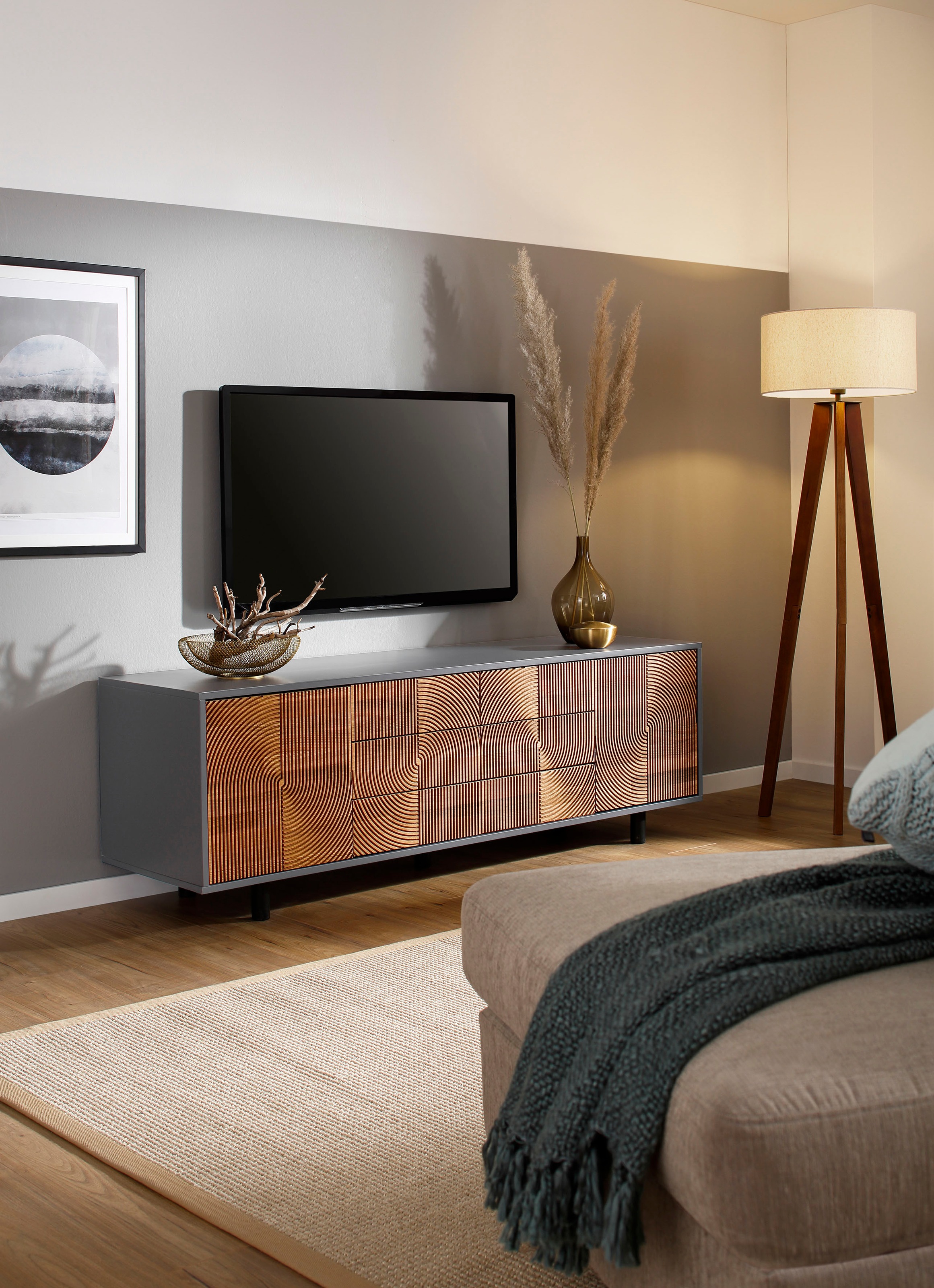 Image of Premium collection by Home affaire Lowboard »Avery«, mit dekorativen Fräsungen aus Eiche massiv, Breite 165 cm bei Ackermann Versand Schweiz