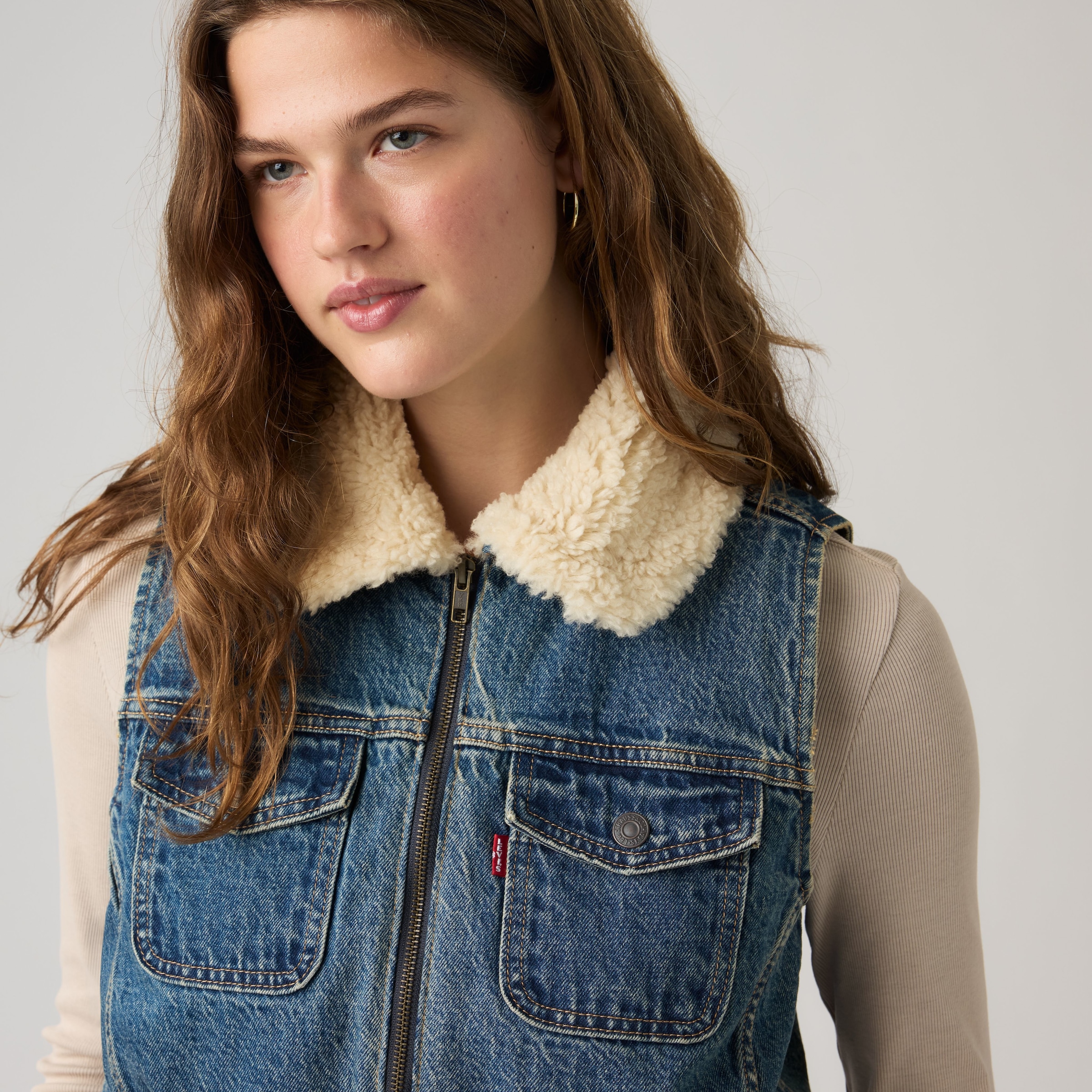 Levi's® Gilet en jean »TINY SHERPA VEST« avec col en peluche