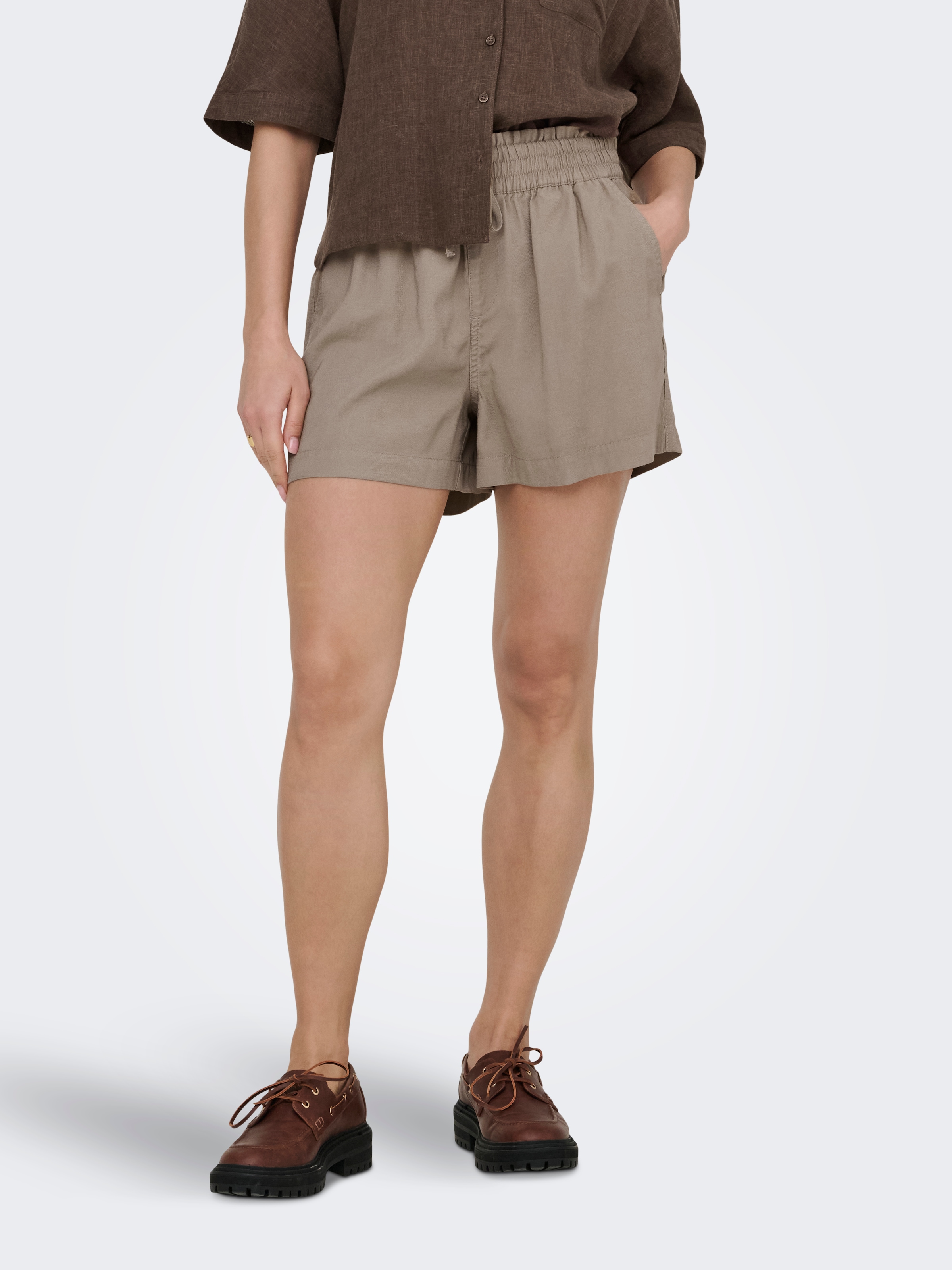 Image of ONLY Shorts "ONLARIS LIFE PULL UP SHORTS WVN CC" mit Bindeverschluss