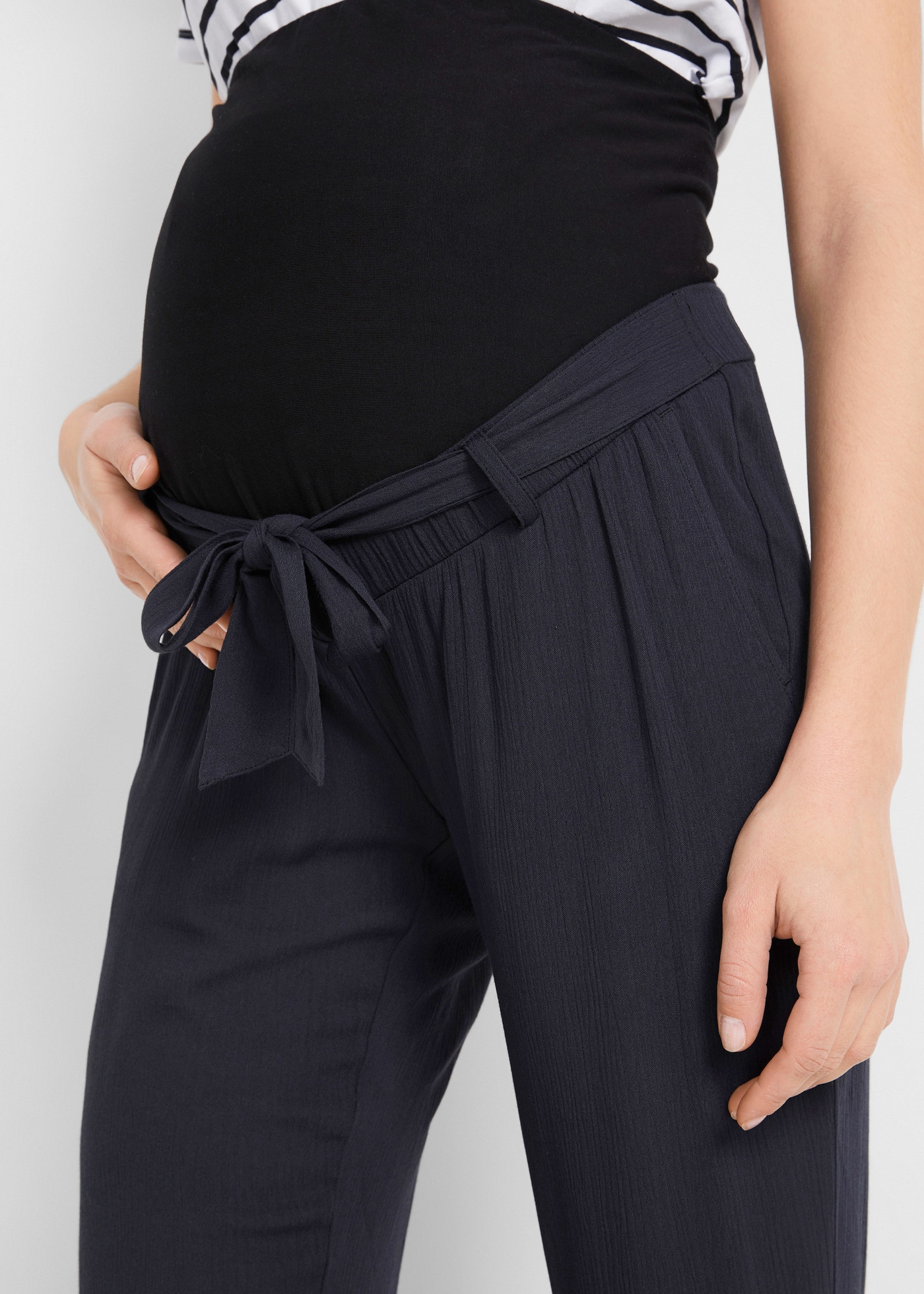 bonprix Pantalon de grossesse  en crêpe de viscose, taille élastique avec lien, coupe ample