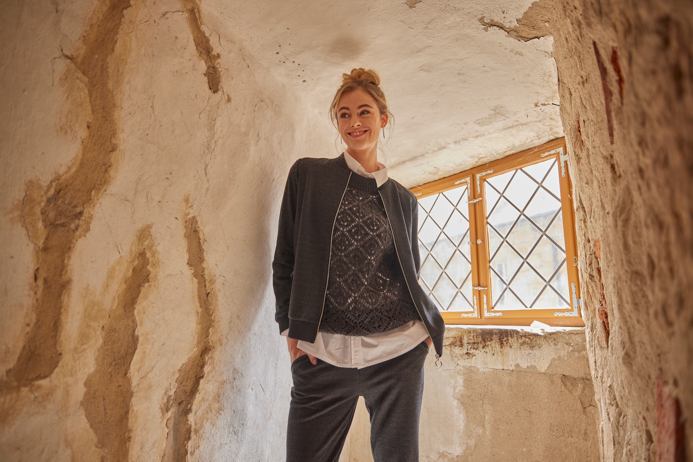 Aniston CASUAL Schlupfhose, mit trendigem Fischgrat-Muster - NEUE KOLLEKTION