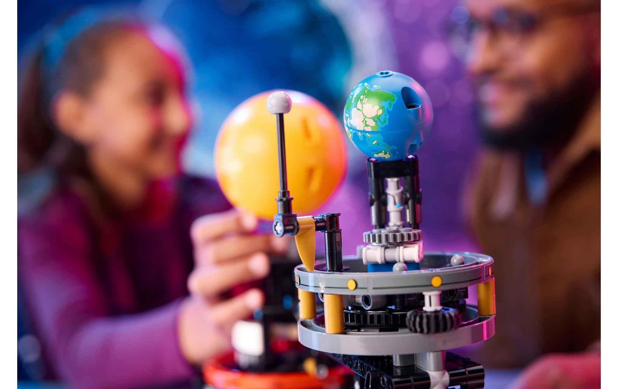 LEGO® Spielbausteine »Technic Sonne Erde Mond Modell 42179«