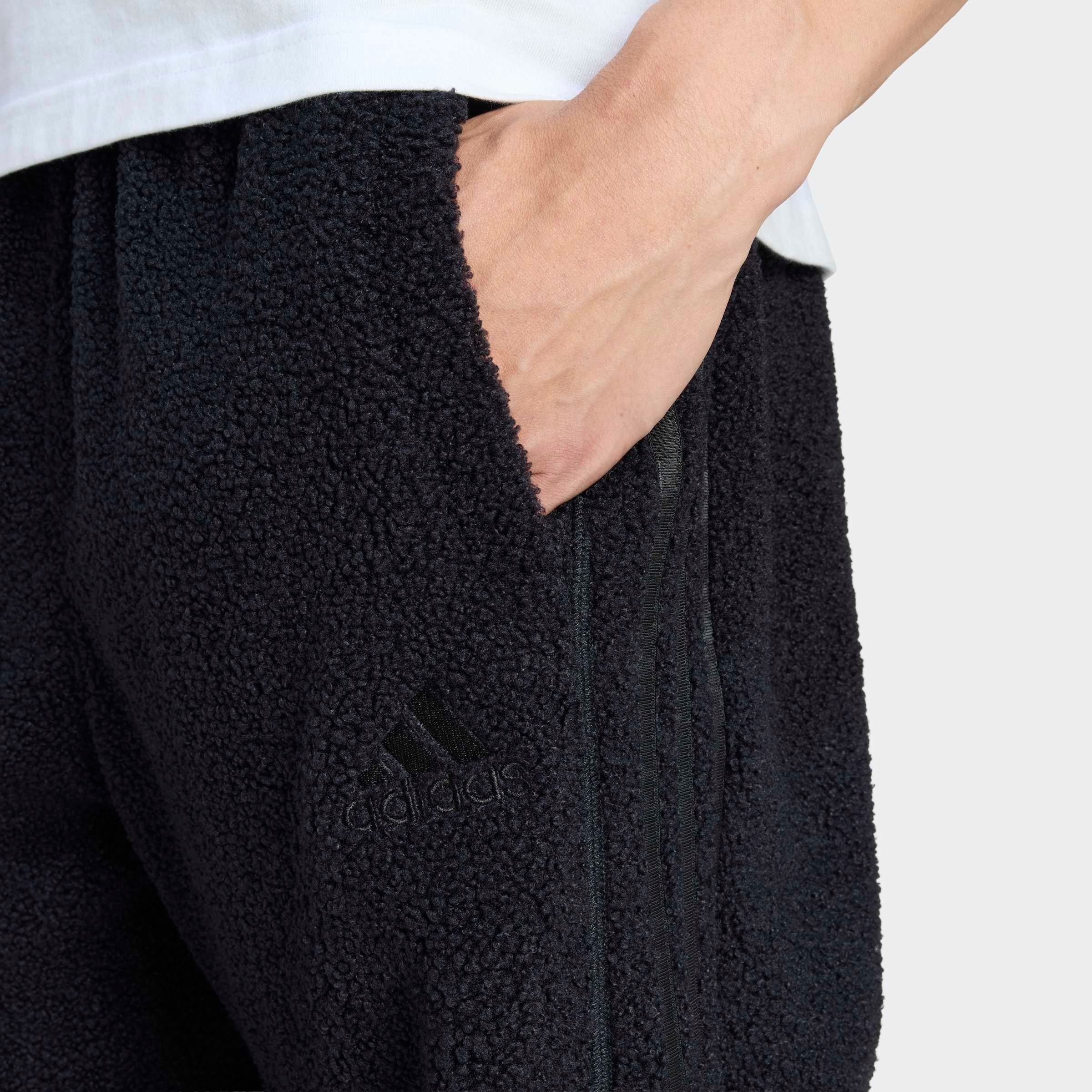 Image of adidas Originals Sporthose "BORG FLEECE TEAMGEIST" Polarfleece Material, locker geschnitten