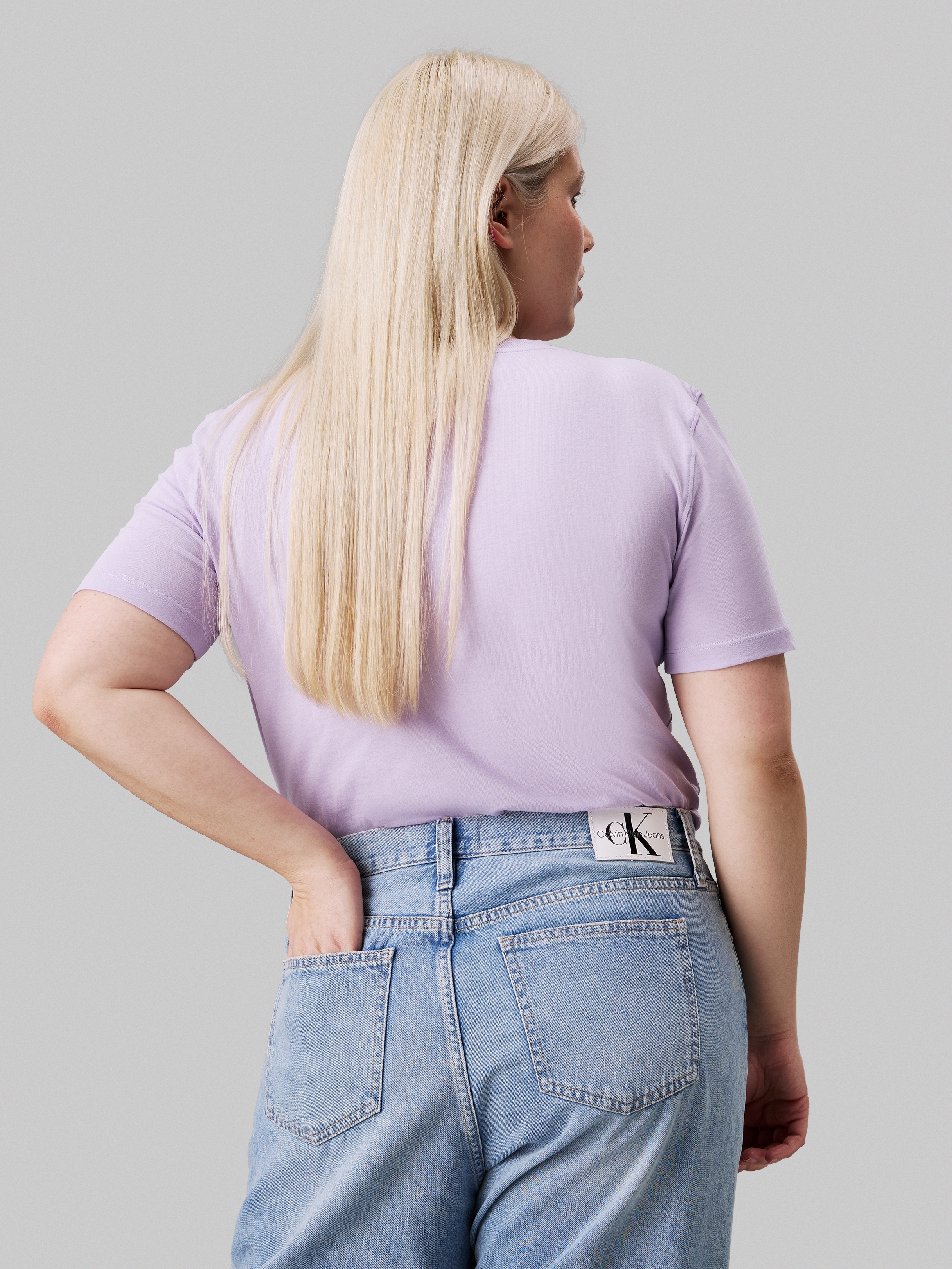 Calvin Klein Jeans Plus T-Shirt »PLUS CK EMBRO BADGE REGULAR TEE«, in Grossen Grössen und Markenlabel