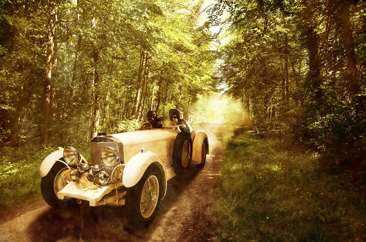 Image of Papermoon Fototapete »Oldtimer in wald«, Vliestapete, hochwertiger Digitaldruck, inklusive Kleister bei Ackermann Versand Schweiz