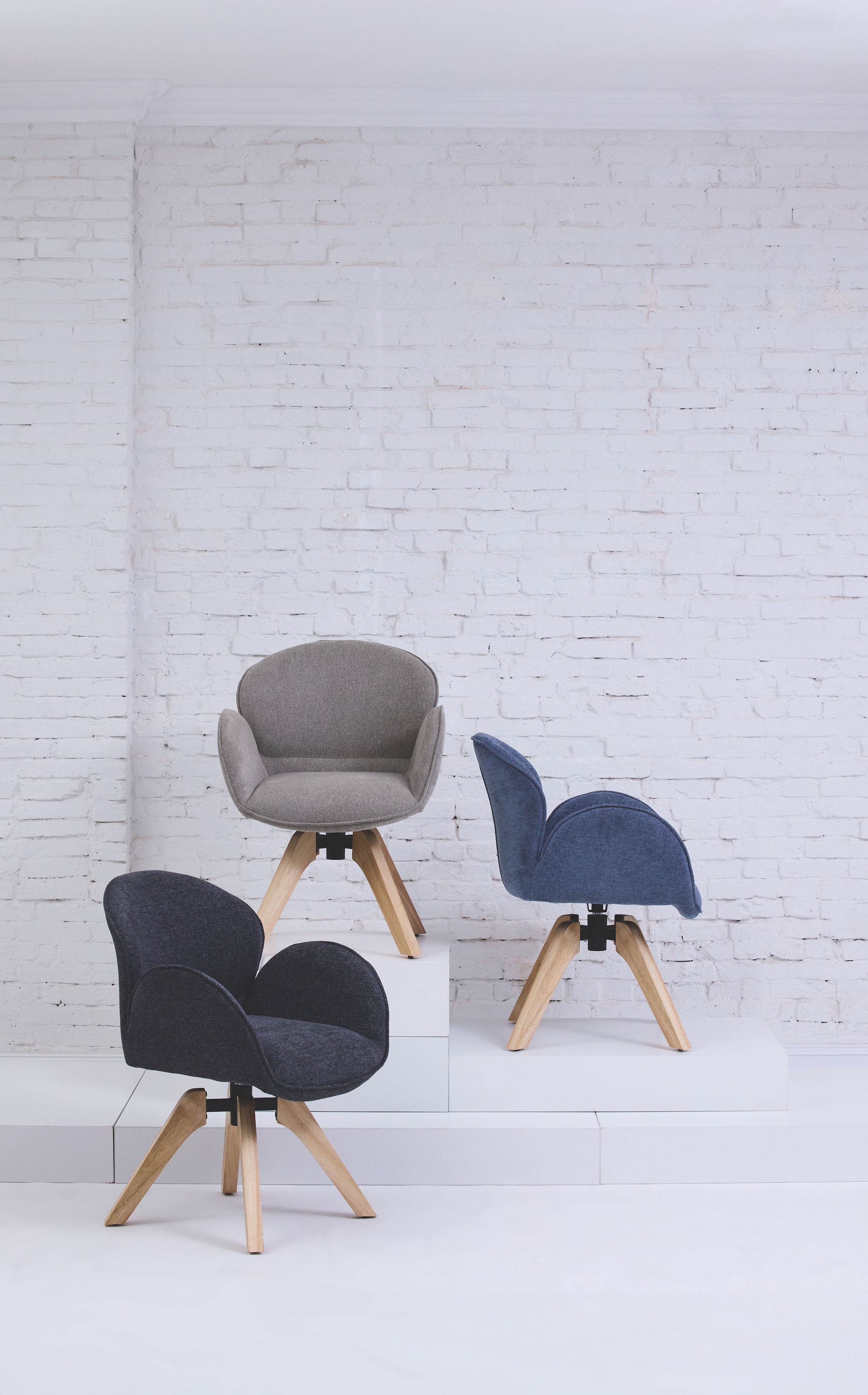 TOM TAILOR HOME Armlehnstuhl »WINGS ARMCHAIR« (Set) 2 Stk.mit Armlehnen, drehbar, Rückholfunktion, Massivholzgestell