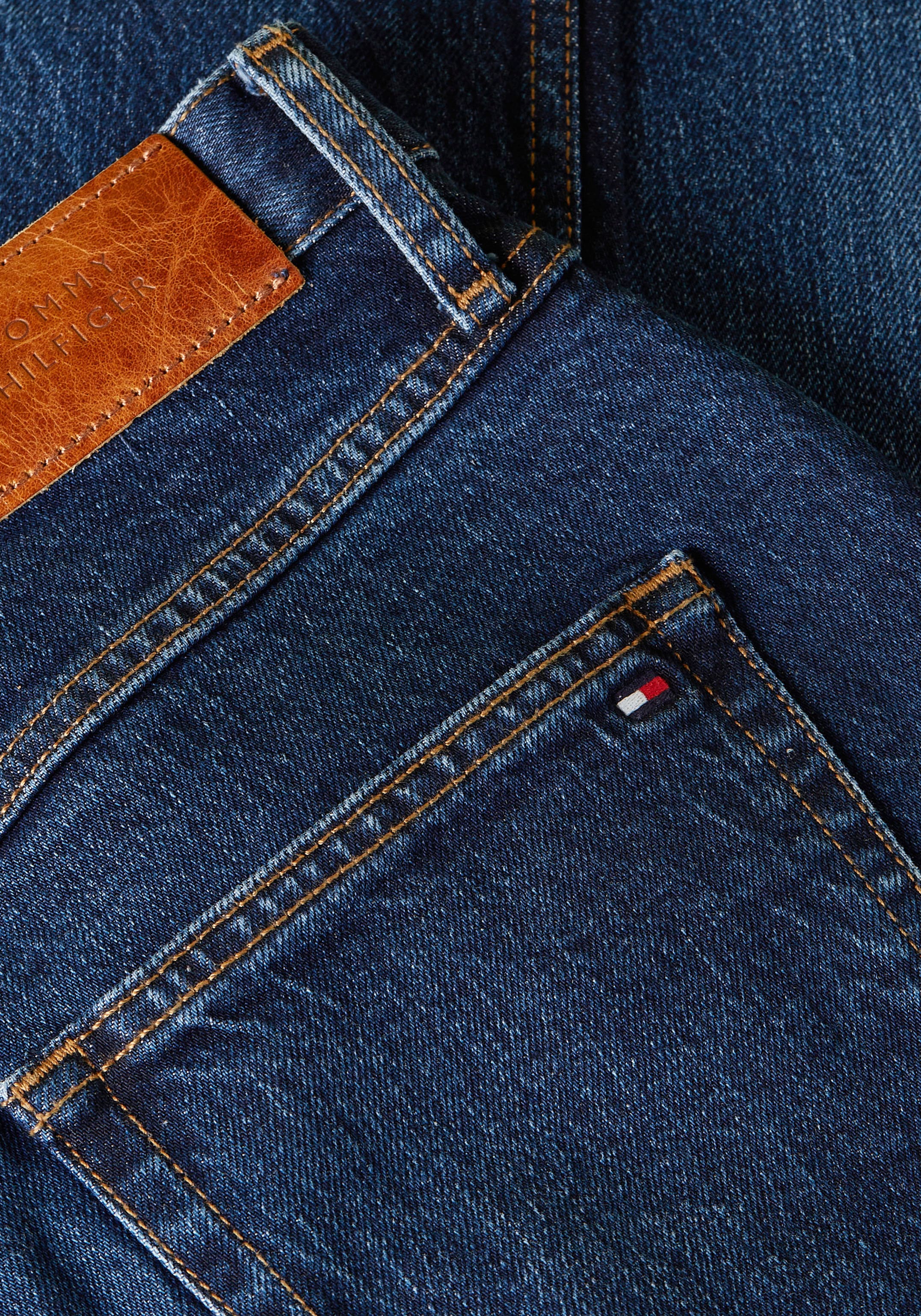 ♕ Tommy Hilfiger Relax-fit-Jeans »RELAXED versandkostenfrei HW in auf weisser PAM«, Waschung STRAIGHT