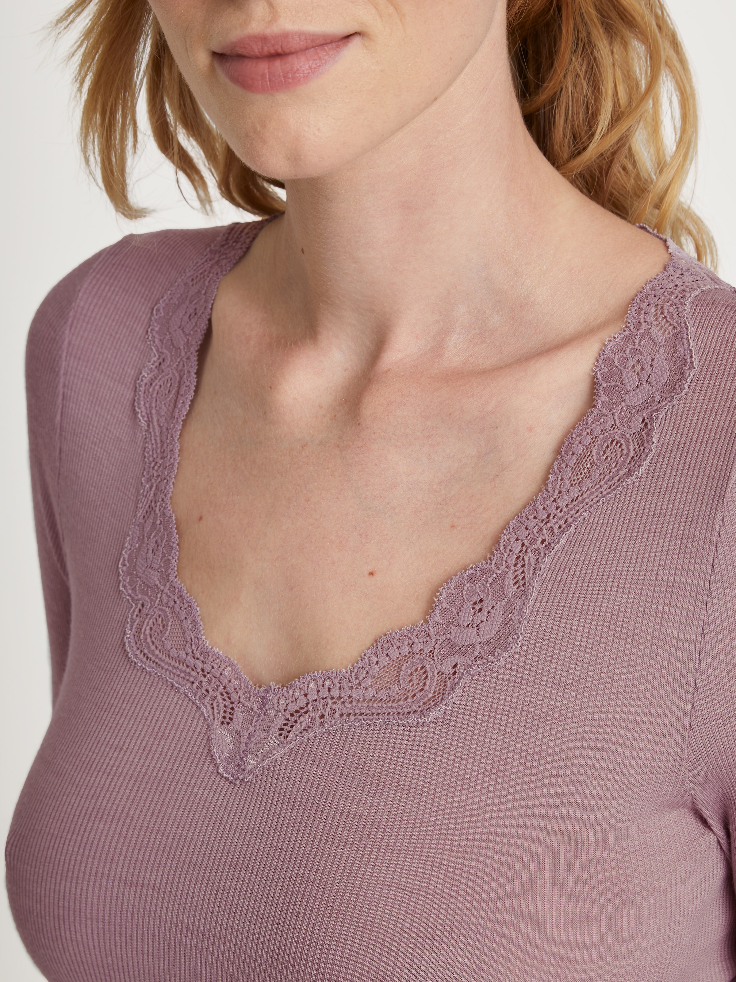 CALIDA Langarmshirt »Richesse Lace«, feine Spitze, langärmelig, Feinripp, elastisch, atmungsaktiv