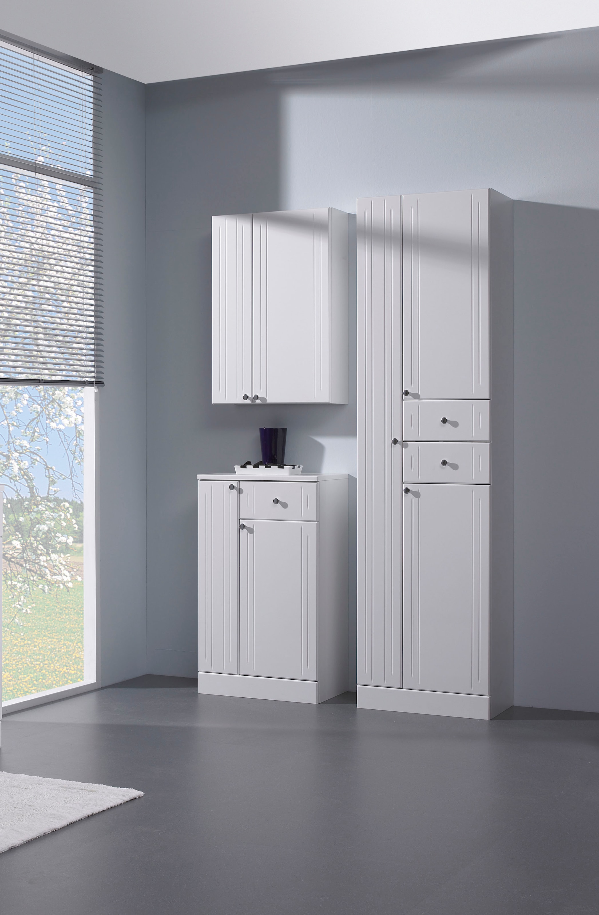 Saphir Hängeschrank »Quickset 955 Wand-Badschrank 50 cm breit mit 2 Türen, 2 Einlegeböden« Badezimmer-Hängeschrank, Weiss Hochglanz, Griffe in Chrom Glanz
