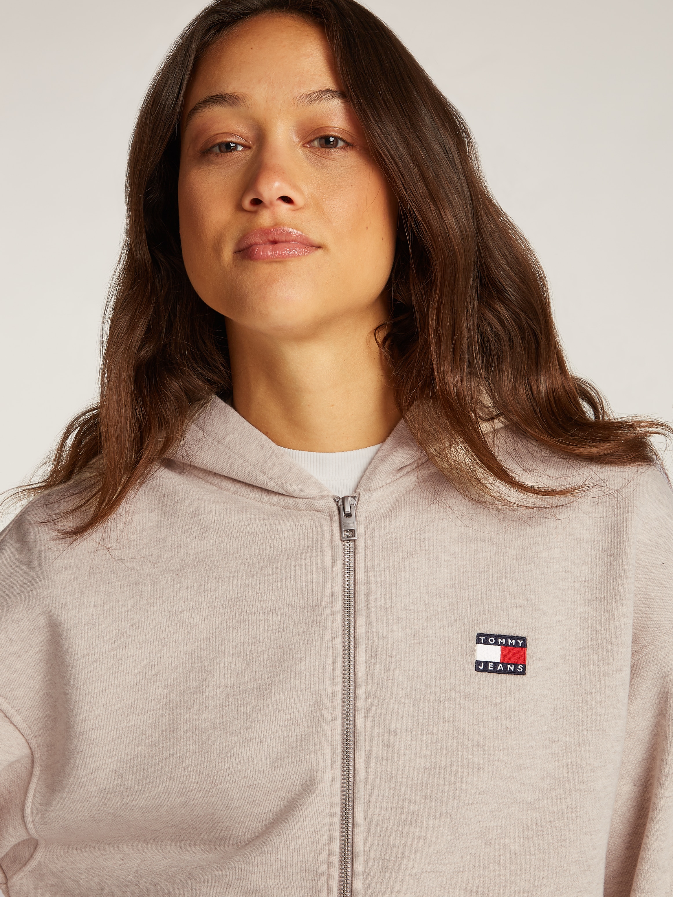 Tommy Jeans Curve Sweatshirt »Sweatshirt TJW BOXY BADG«, in Grossen Grössen, 2-Wege-Reissverschluss, mit Logostickerei