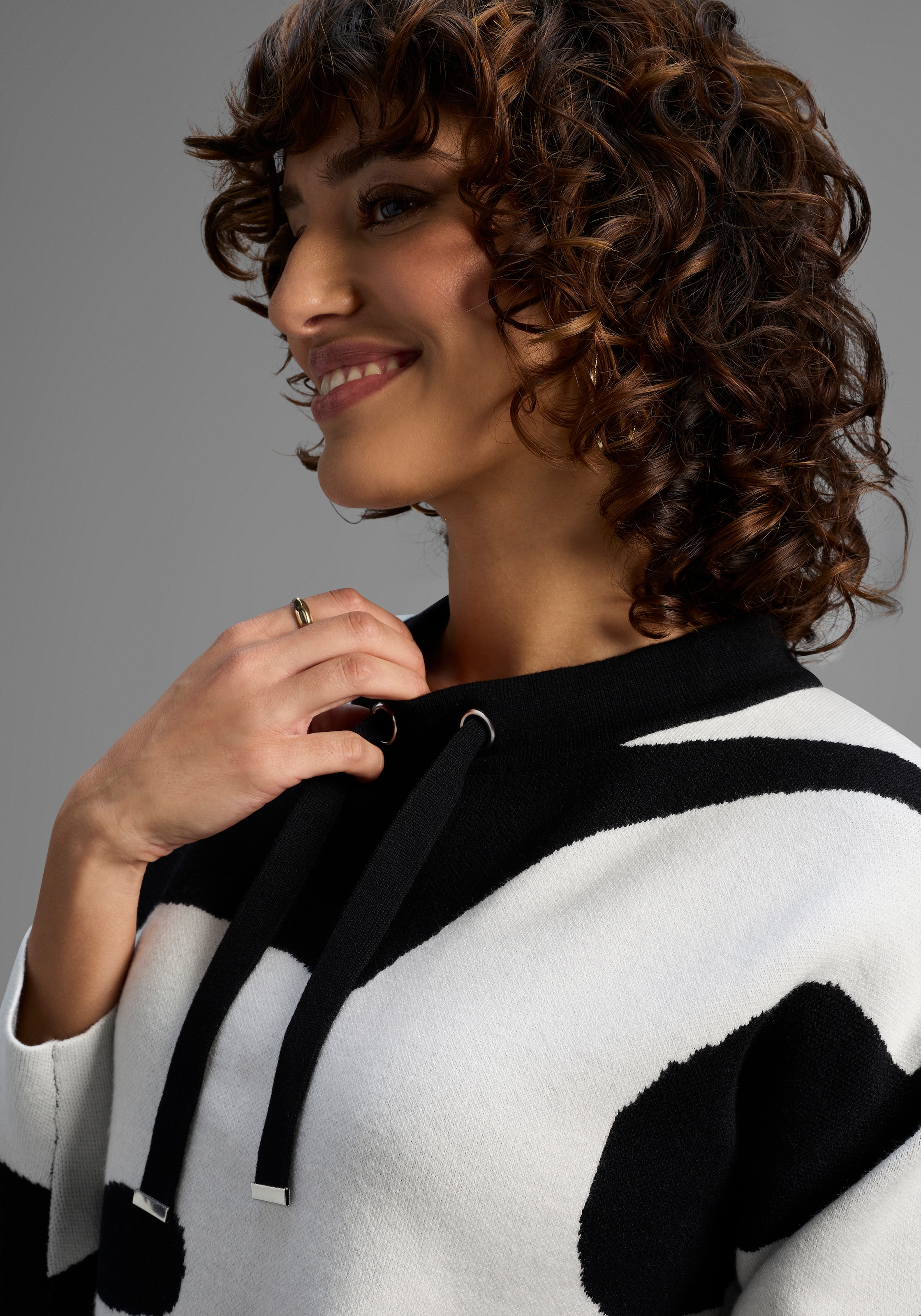 Laura Scott Pull jacquard kuscheliger Winterstrick mit Muster und Bindebändern - NEUE KOLLEKTION