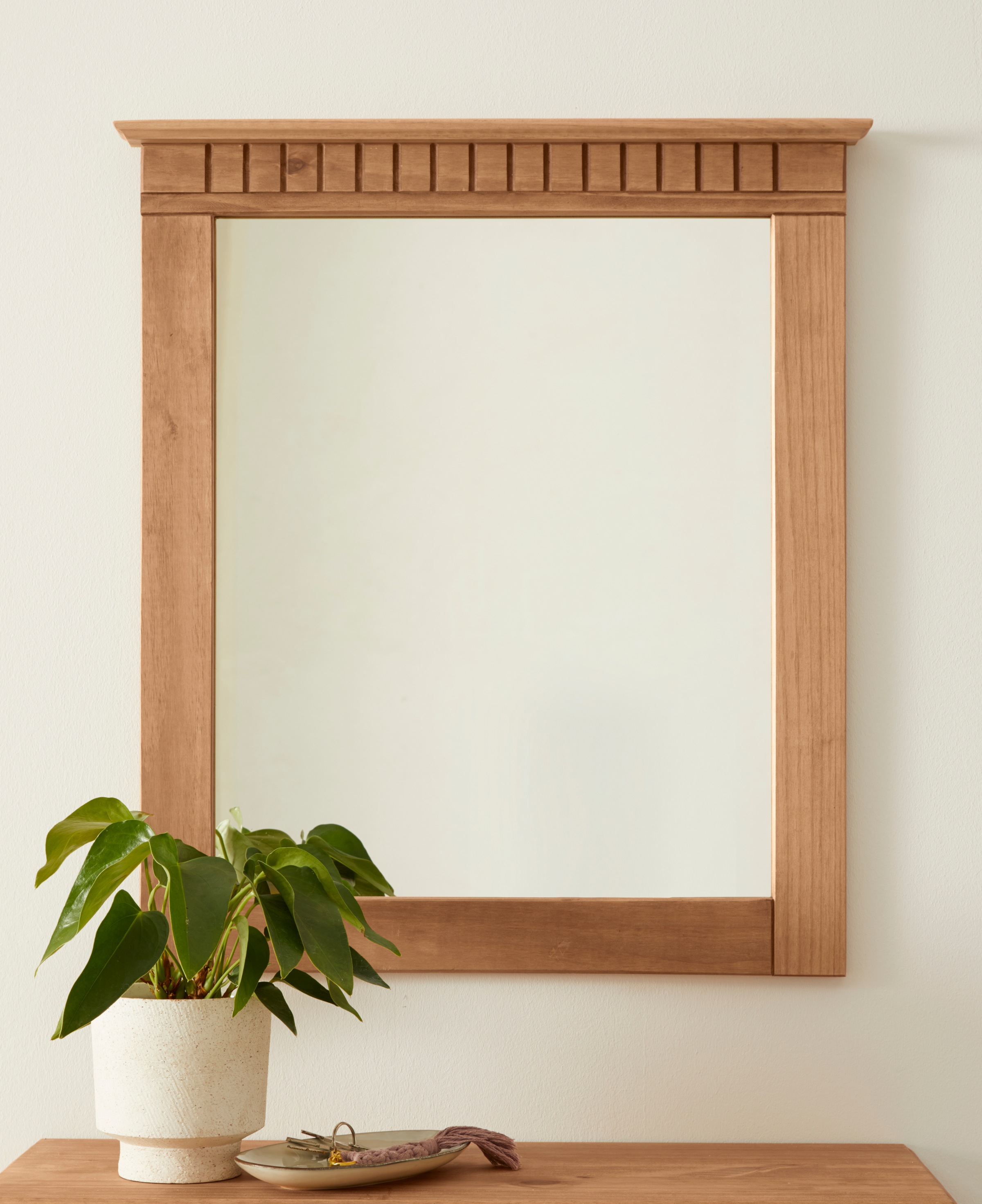 Image of GOODproduct Garderobenspiegel "Lisa" mit dekorativen Fräsungen, Spiegelfläche ca. 44 x 56 cm