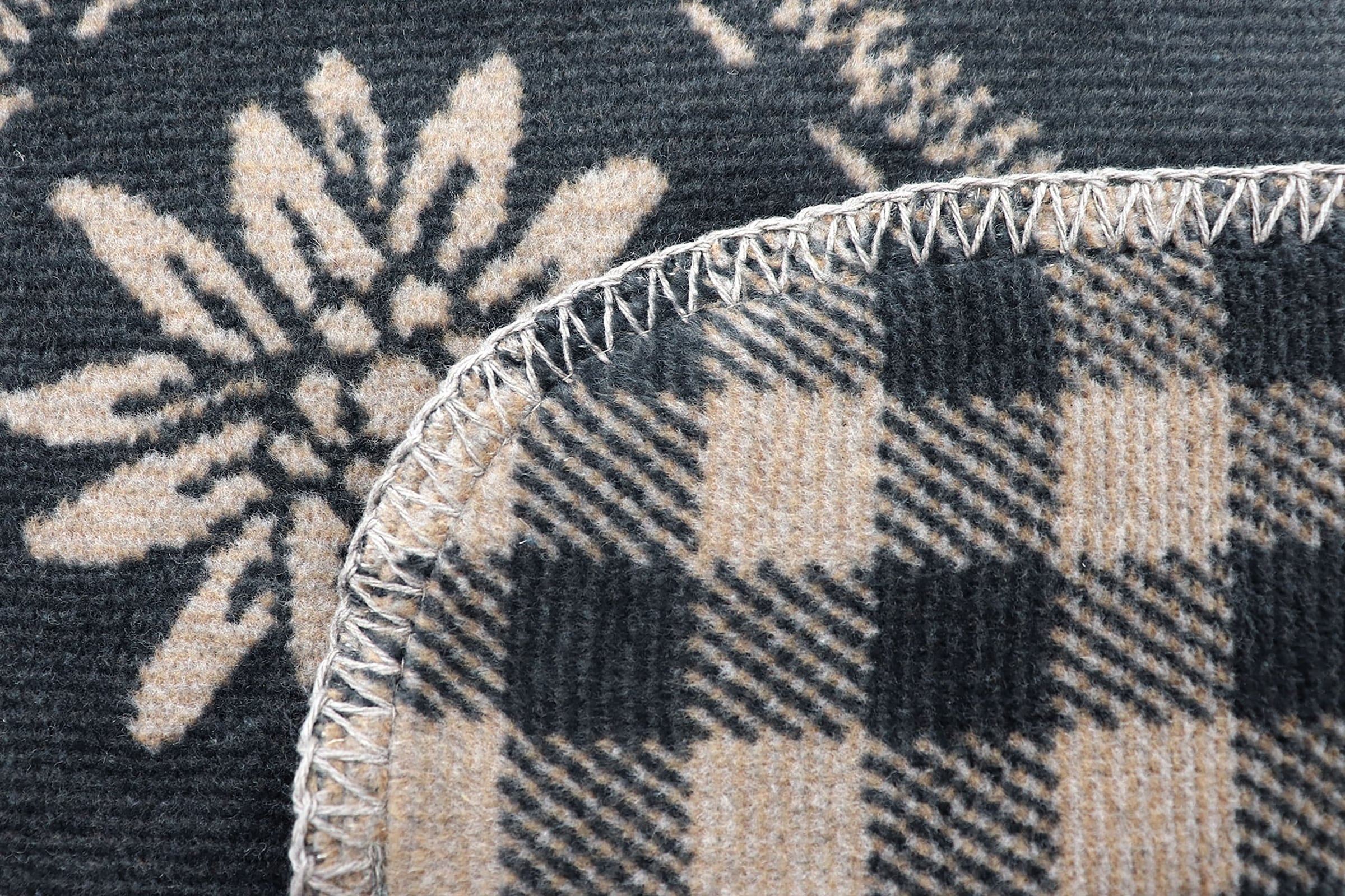 Biederlack Dekokissen »Alp Charm« Herzmotiv mit Enzianblüte