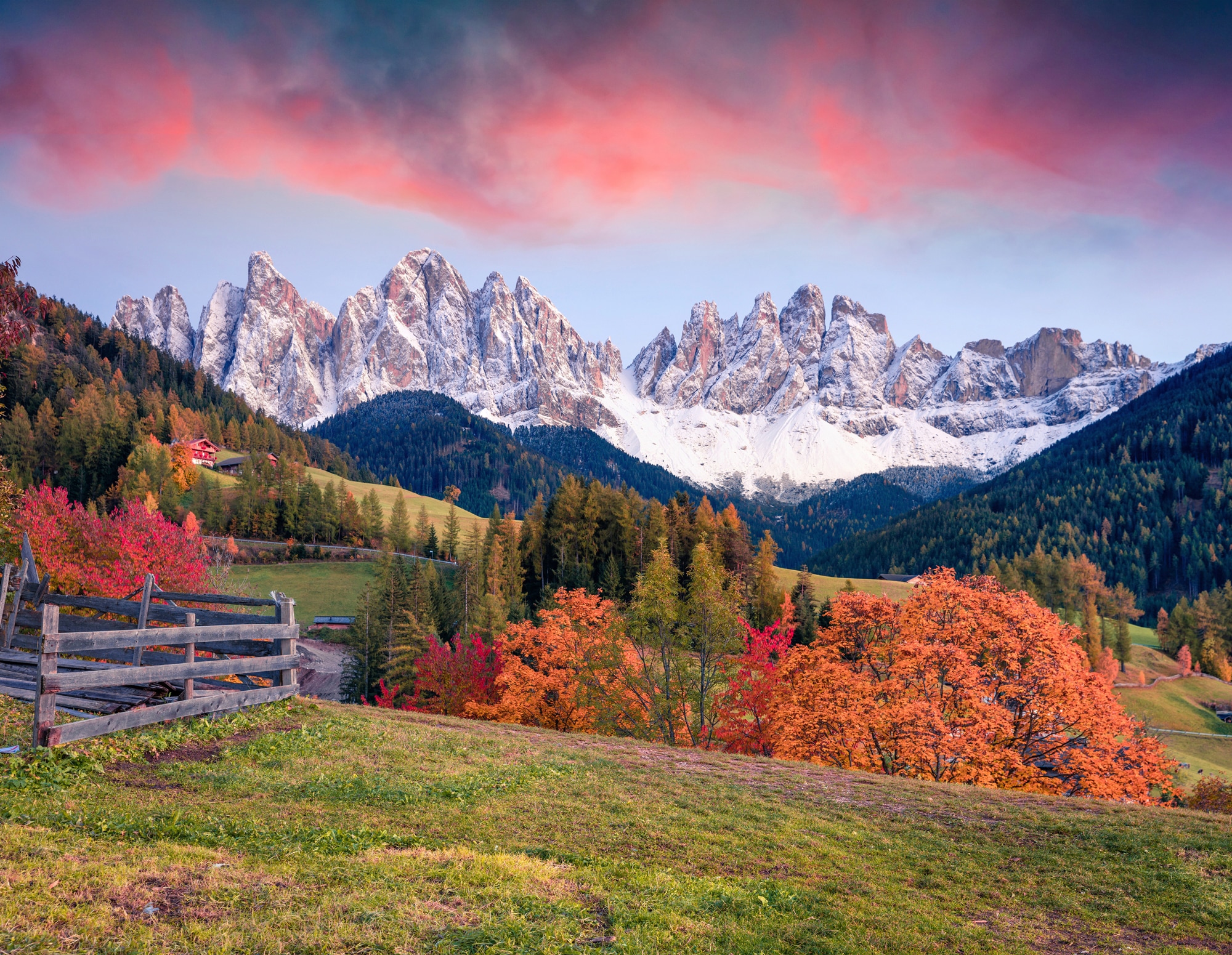 Image of Papermoon Fototapete "ALPEN-DOLOMITEN DORF und Landschaft"
