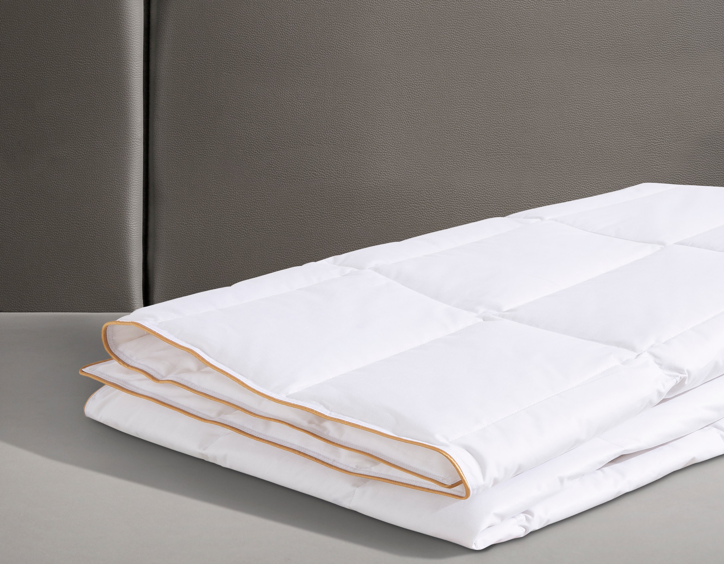 Balette Daunenbettdecke »Edition 140 Jahre, Bettdecken für Sommer & Winter, Ganzjahresdecke« leicht Füllung 100Daunen 1 Stk. tlg. Bettdecke 135x200, 155x220 cm & weitere Grössen, Made in Germany