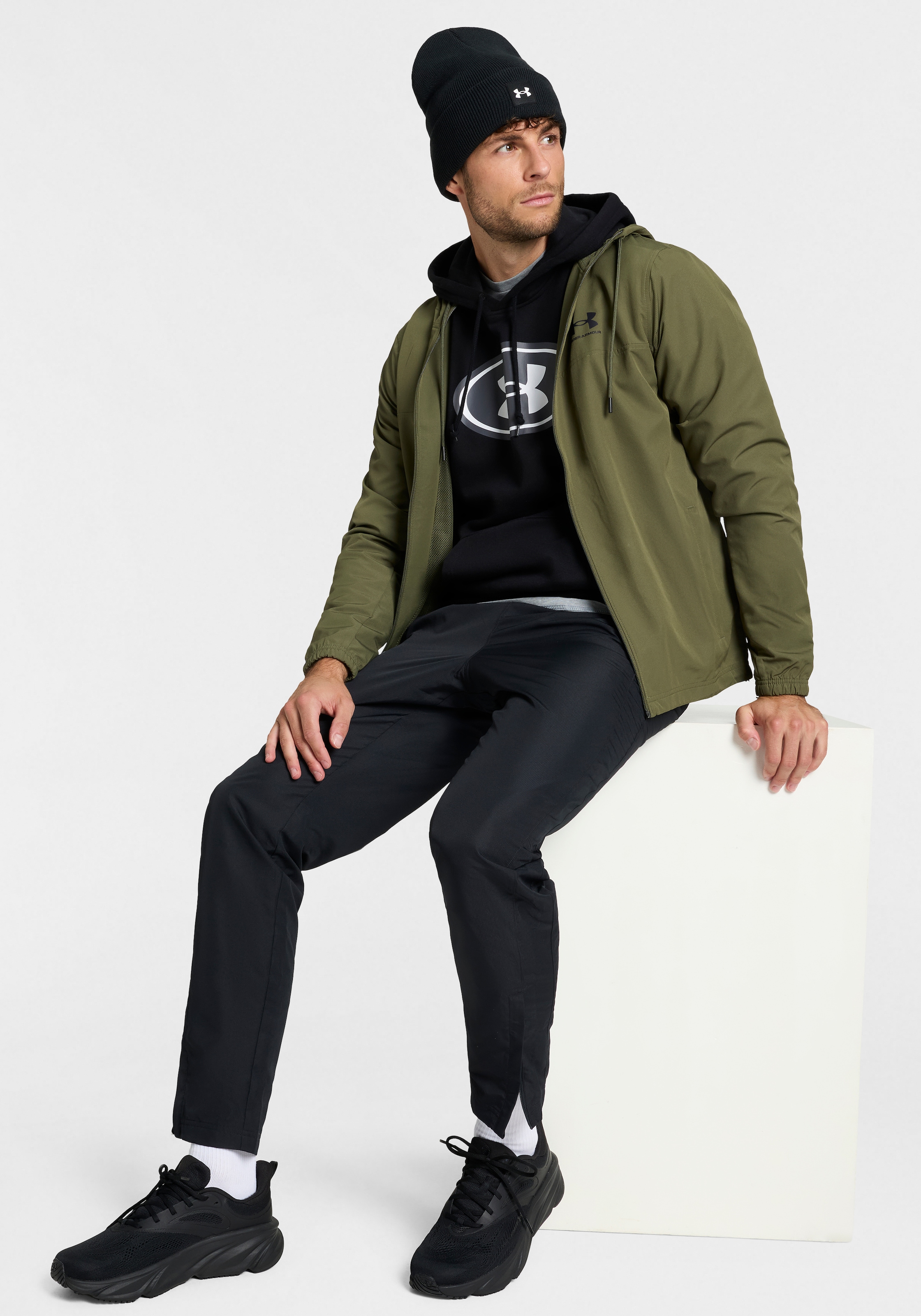 Under Armour® Windbreaker »UA RIVAL WVN WINDBREAKER« windabweisend, aus Polyester, mit Reissverschluss, normale Länge