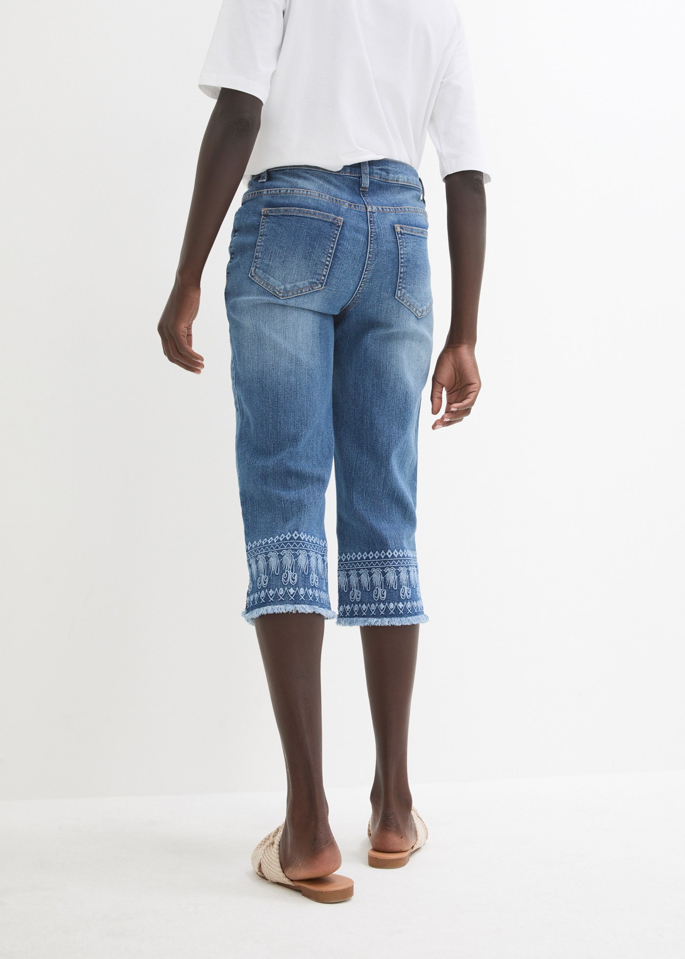 Image of bonprix Caprijeans Slim Fit Passform, Capri-Länge, mit Stickerei