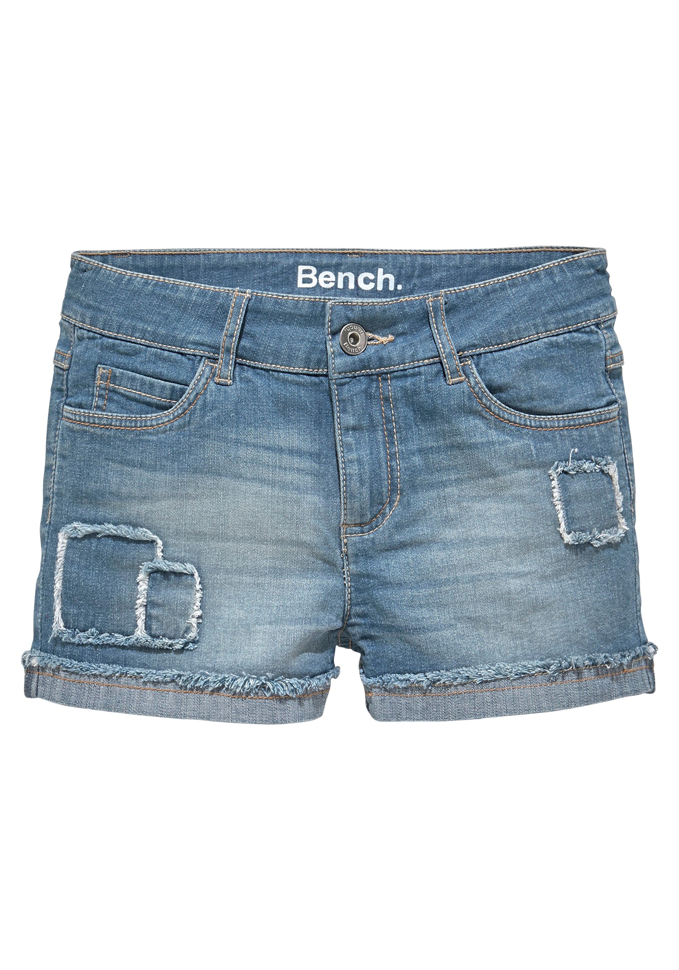 Image of Bench. Jeansshorts, mit modischen Badges bei Ackermann Versand Schweiz