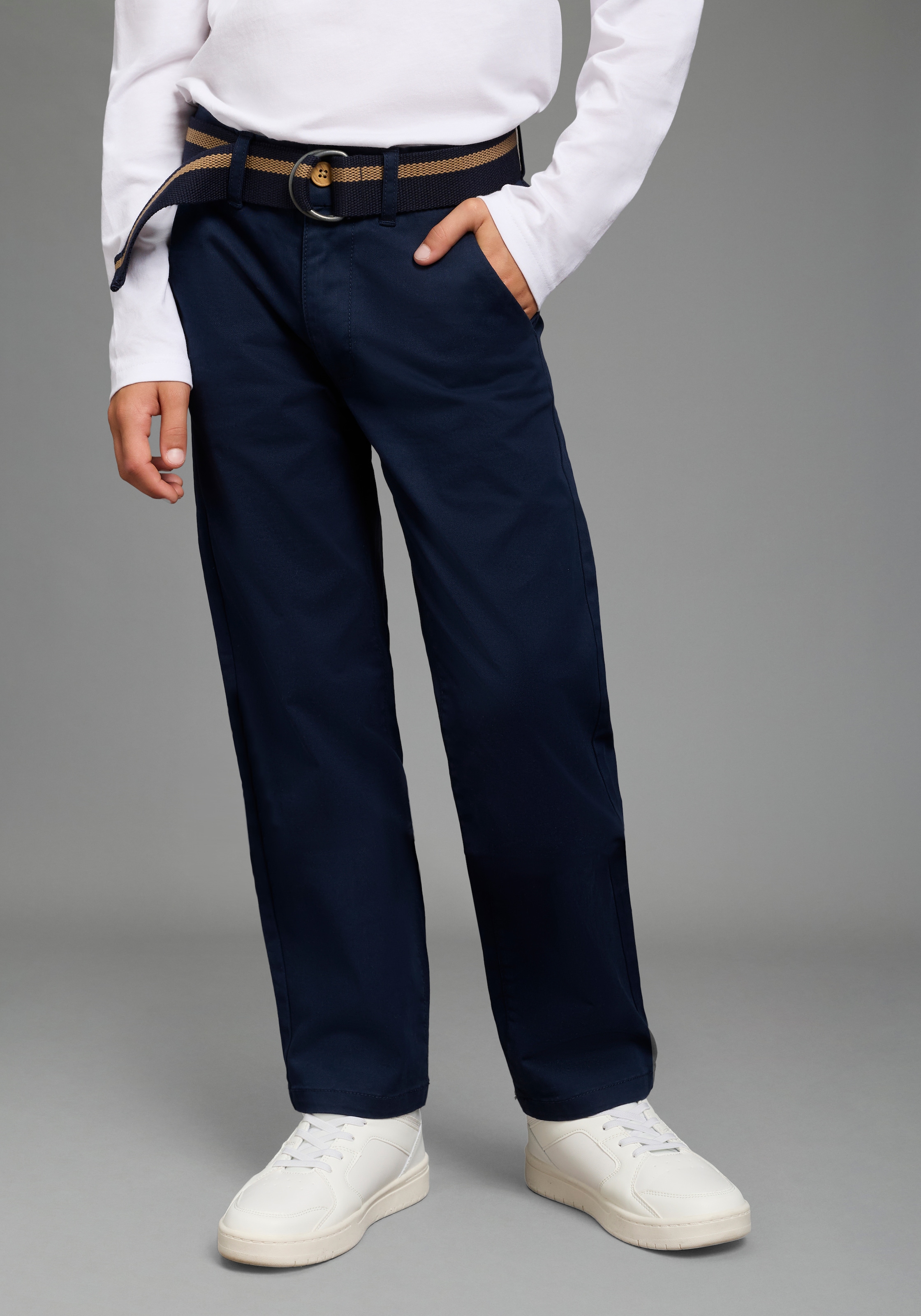 Image of KangaROOS Chinohose "KangaROOS Chinohose mit Gürtel im Set" Hose im perfekten Look, gerades Bein, verstellbarer Gummizugbund