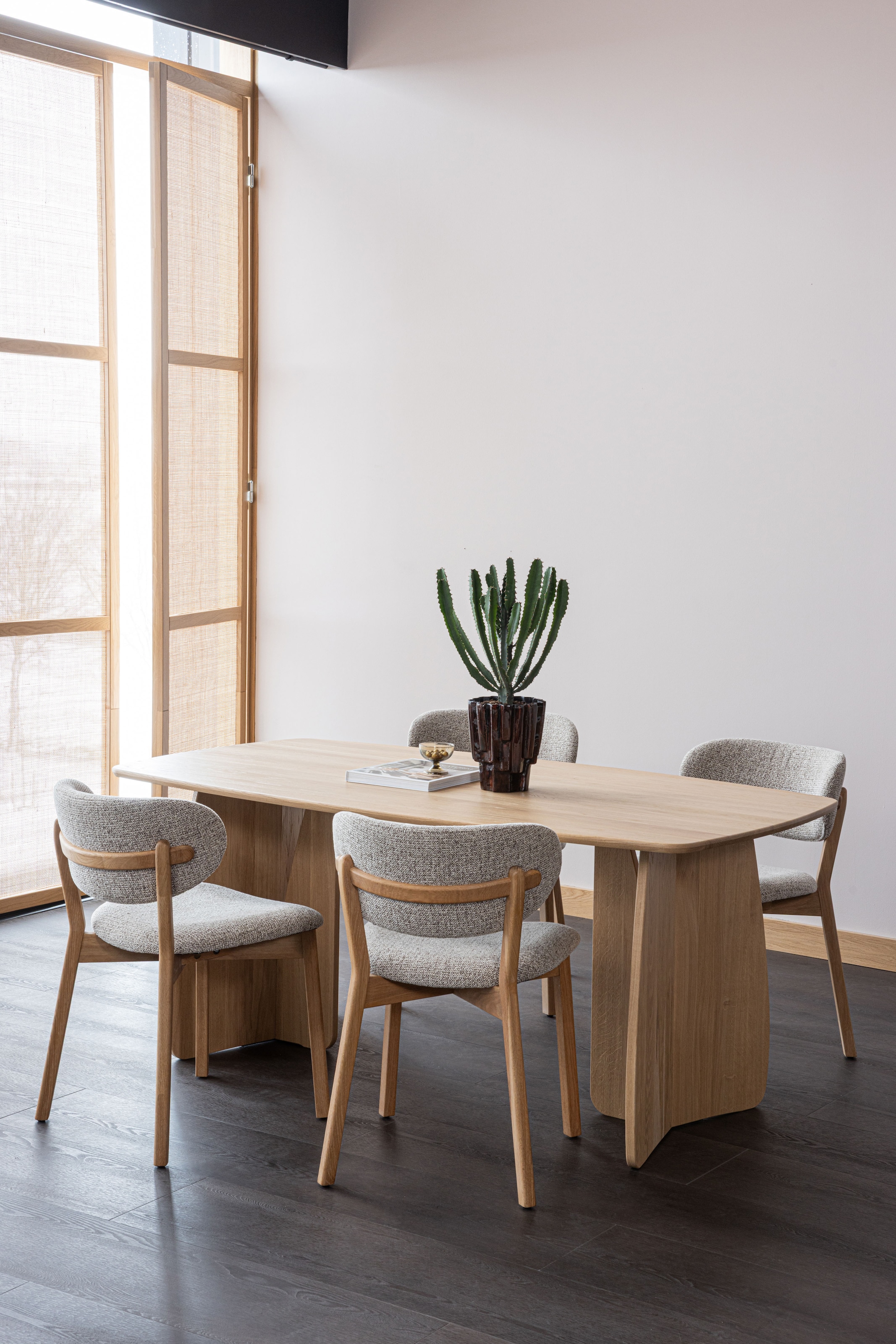 WOOOD Loungesessel »Udar mit Eichenholzgestell und More-Melange-Bezug, B68 x T75 x H76 cm« Sehr hohe Verschleissfestigkeit, Armlehnen integriert, Tragkraft 120 kg