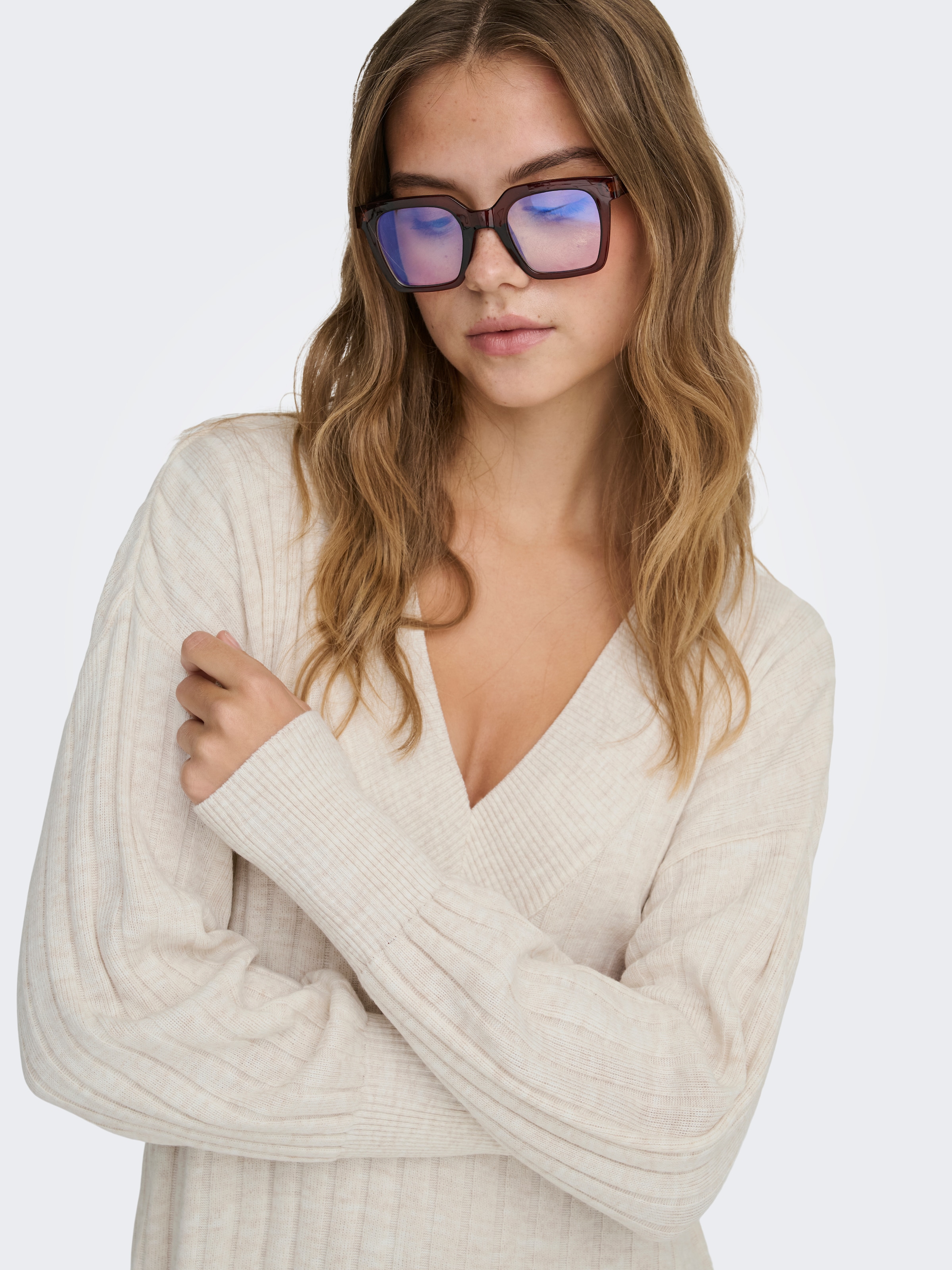 ONLY Strickkleid »ONLNEW TESSA L/S MIDI V DRESS« mit tiefem V-Ausschnitt mit breiter Blende