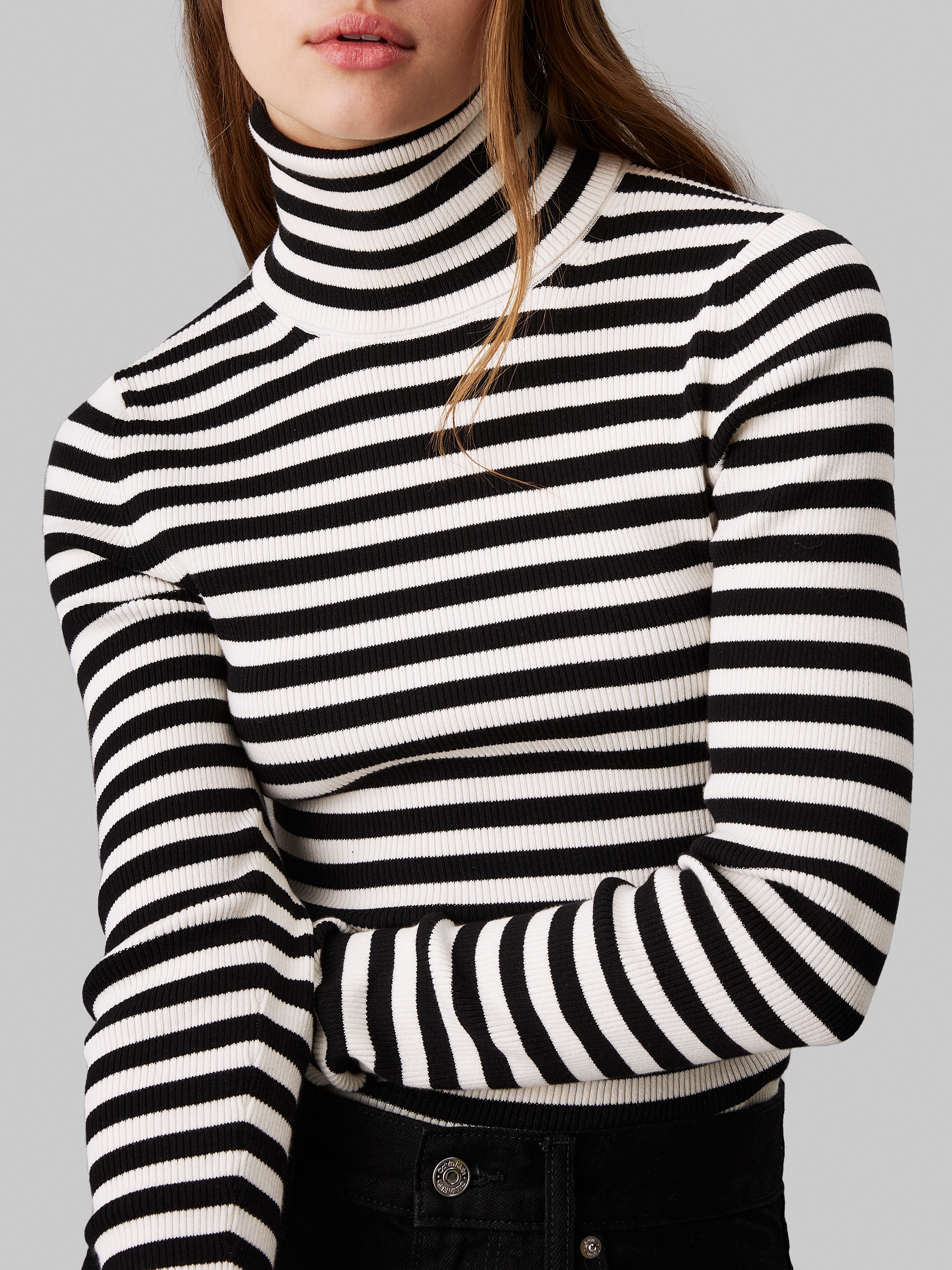Calvin Klein Jeans Rollkragenpullover »WOVEN LABEL ROLL NECK SWEATER«, mit Logopatch