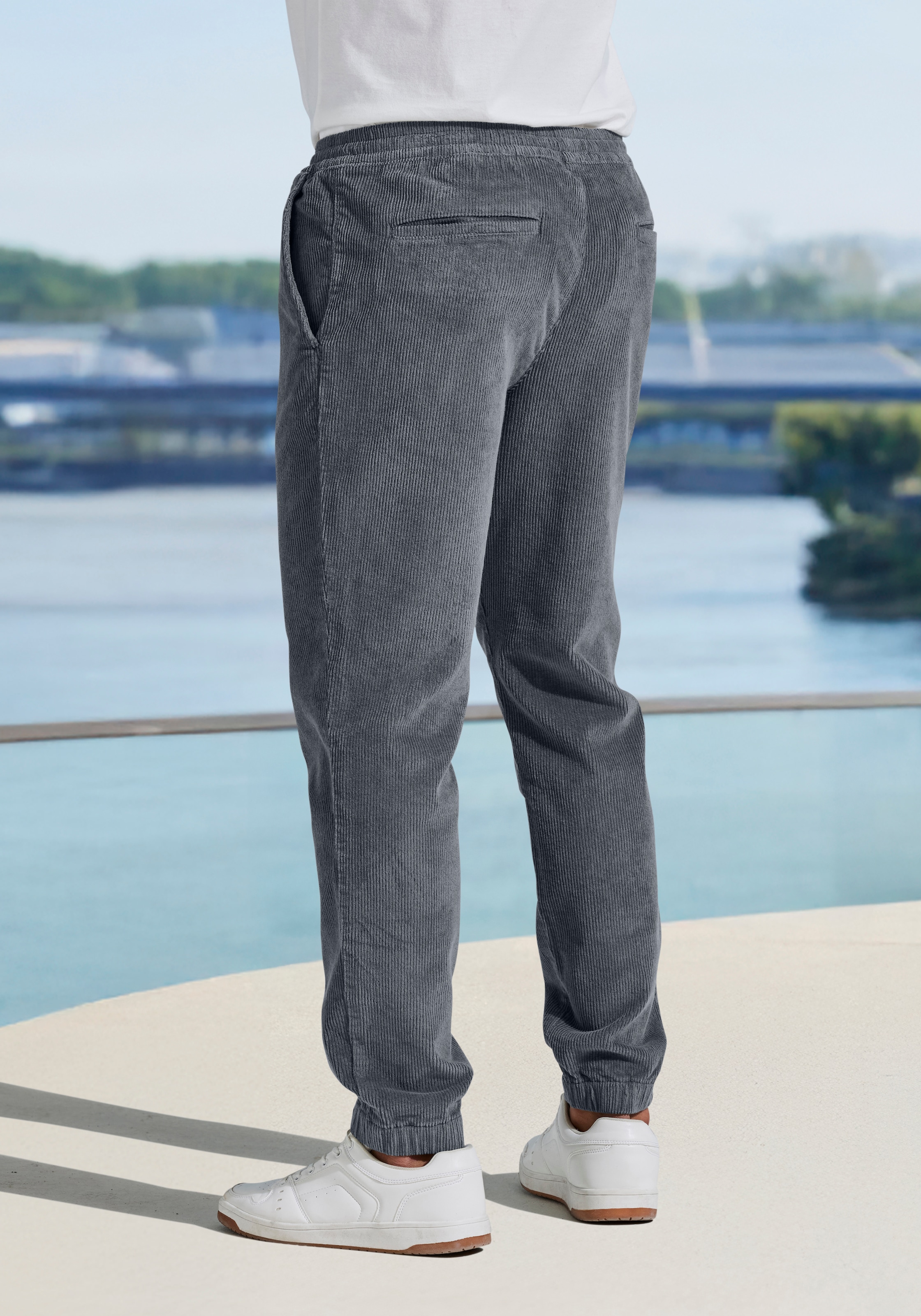 John Devin Pantalon de jogging »bis Grösse 5XL - elastische Cordhose«  pantalon de jogging en velours côtelé stretch