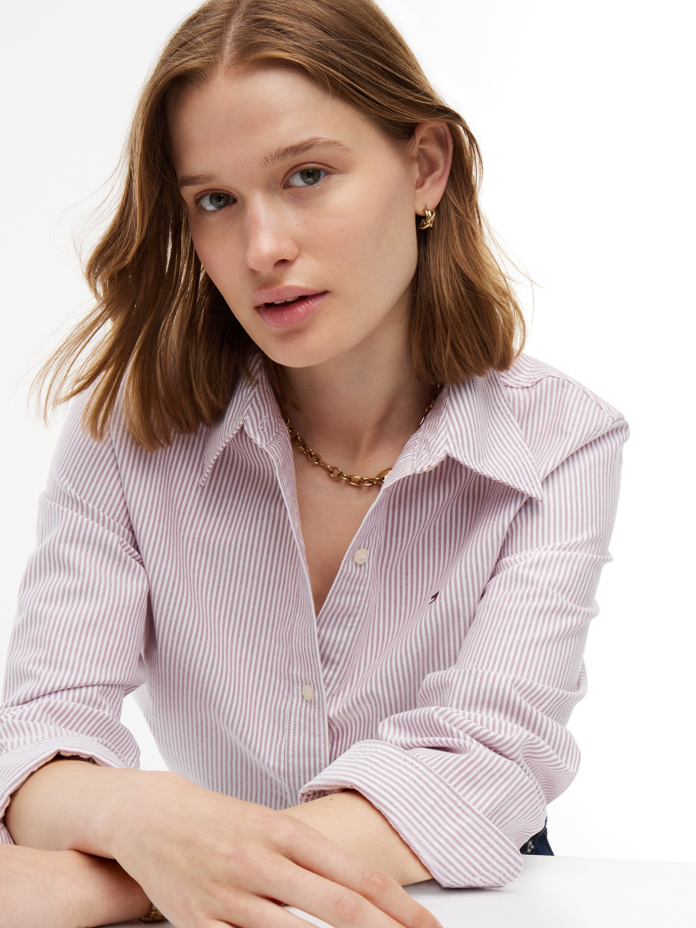 Tommy Hilfiger Hemdbluse »OXFORD RELAXED FIT SHIRT mit Hemdblusenkragen und Stickerei« Baumwolle, relaxed fit
