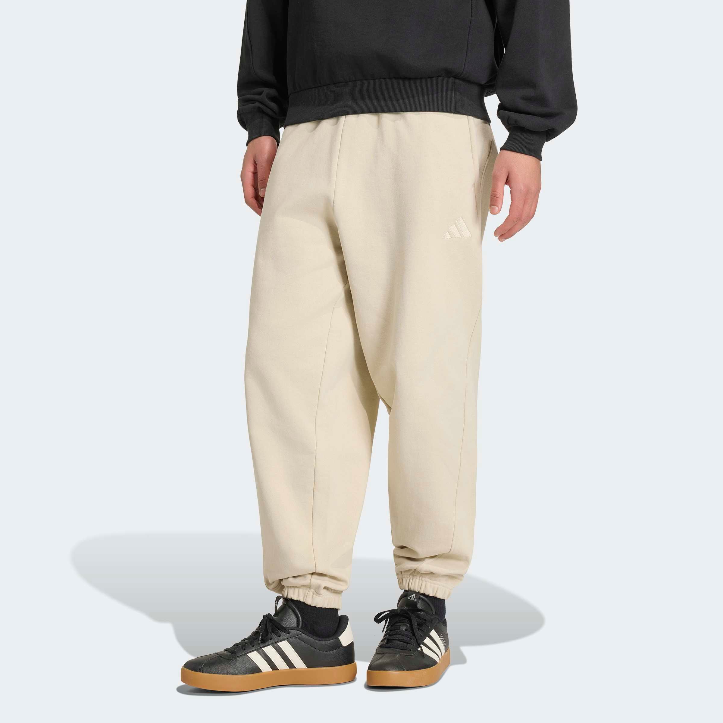 Image of adidas Sportswear "ADIDAS KIT, BÜNDCHEN, REGULÄR GESCHNITTEN, KLEINES LOGO" Schwere Premium-Qualität, robuste Stoffstruktur