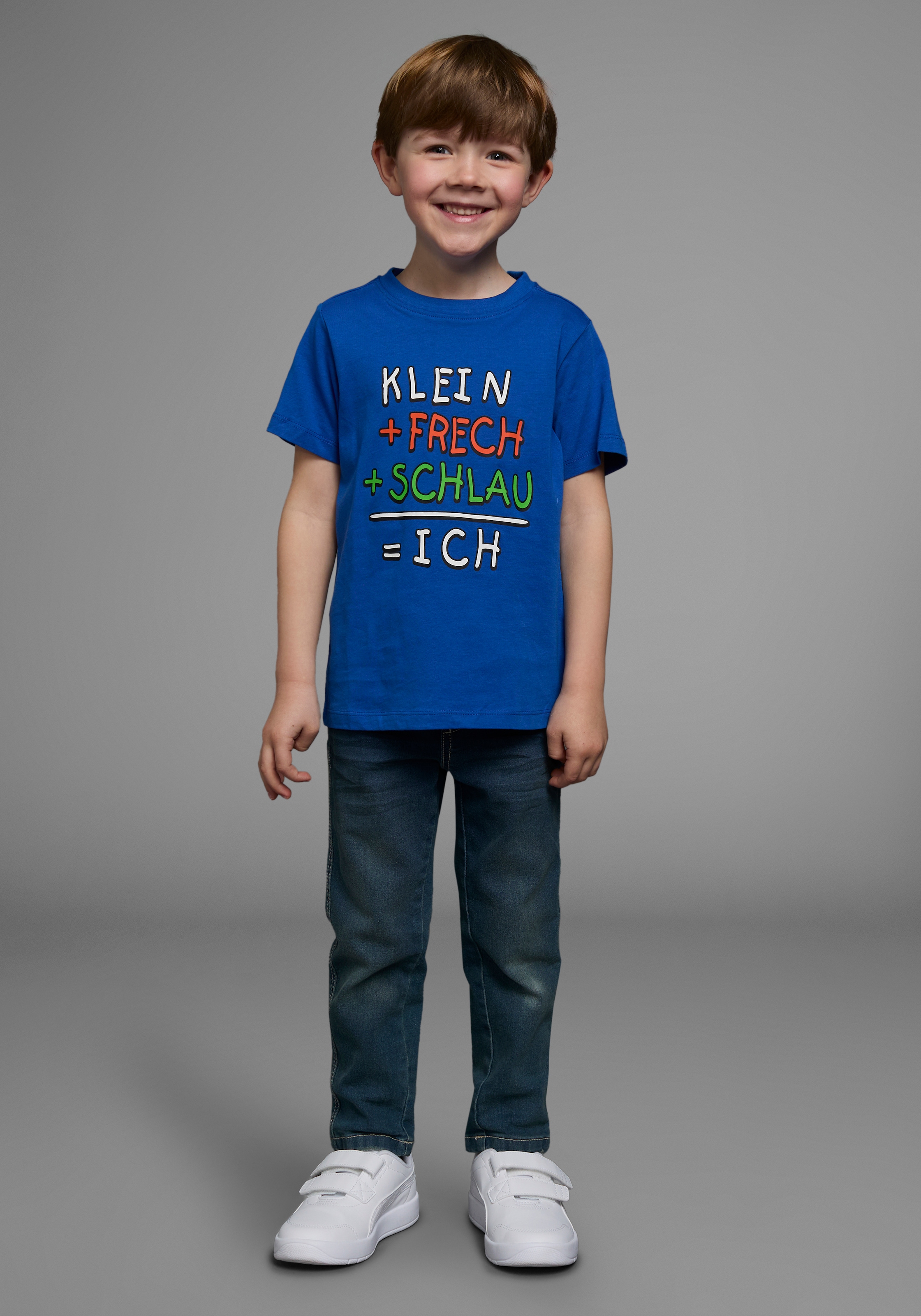 KIDSWORLD T-Shirt »Mit Spruch: KLEIN+FRECH+SCHLAU...«, Kurzarm, Basic-Passform, bedruckt, Rundhalsausschnitt