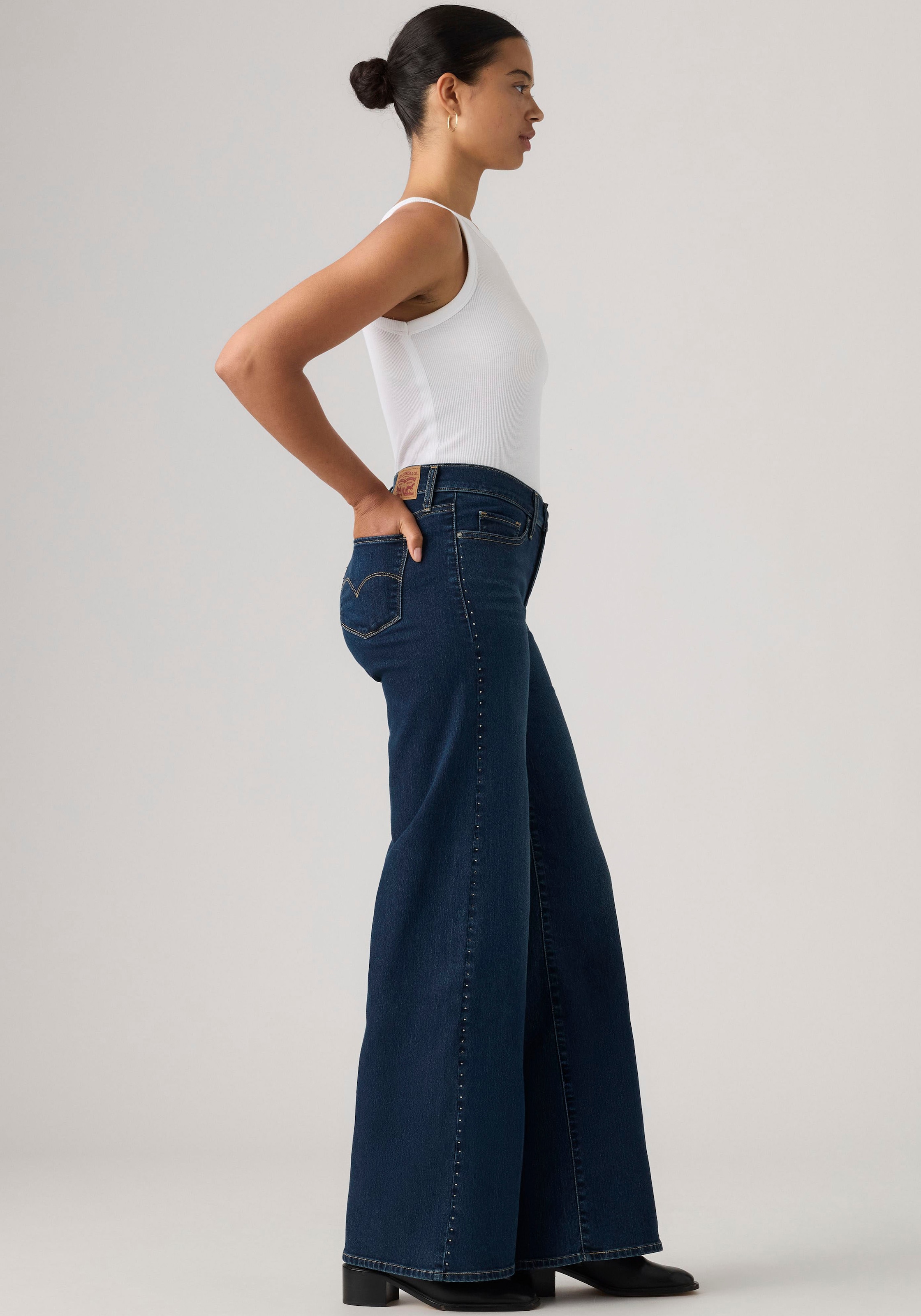 Levi's® Weite Jeans »318 SHAPING WIDE LEG« Glitzerdetails