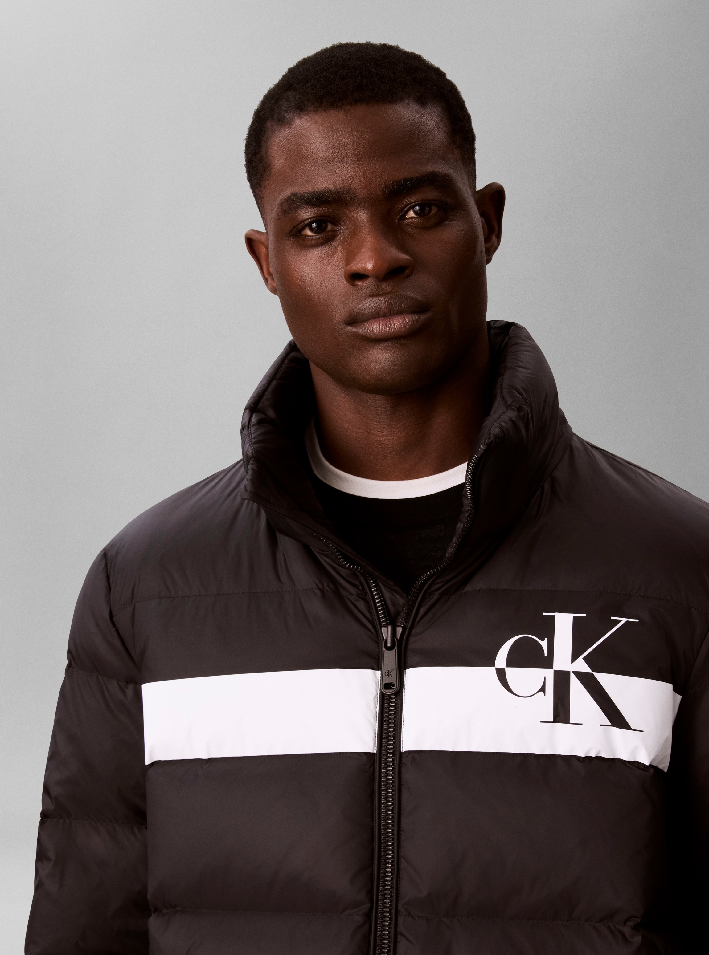 Calvin Klein Jeans Steppjacke »NYLON COLORBLOCK PUFFER« mit Kapuze Regular fit mit abnehmbarer Kapuze