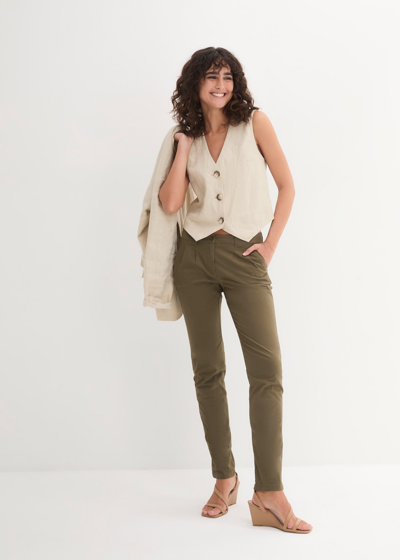 bonprix Chinos  forme étroite, avec plis sur la ceinture et poches pratiques