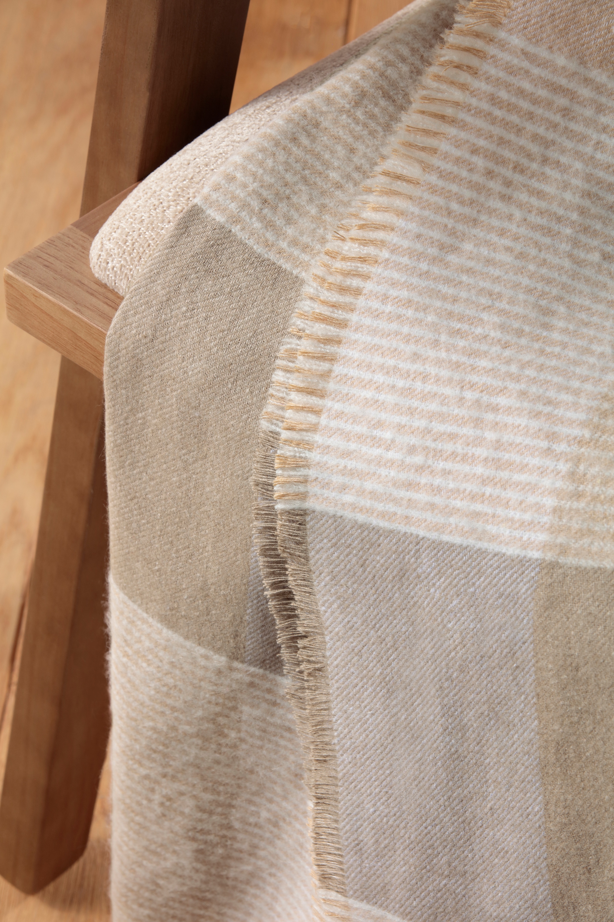 Biederlack Plaid »Plaid White Bouclé« in klassischem Karodesign