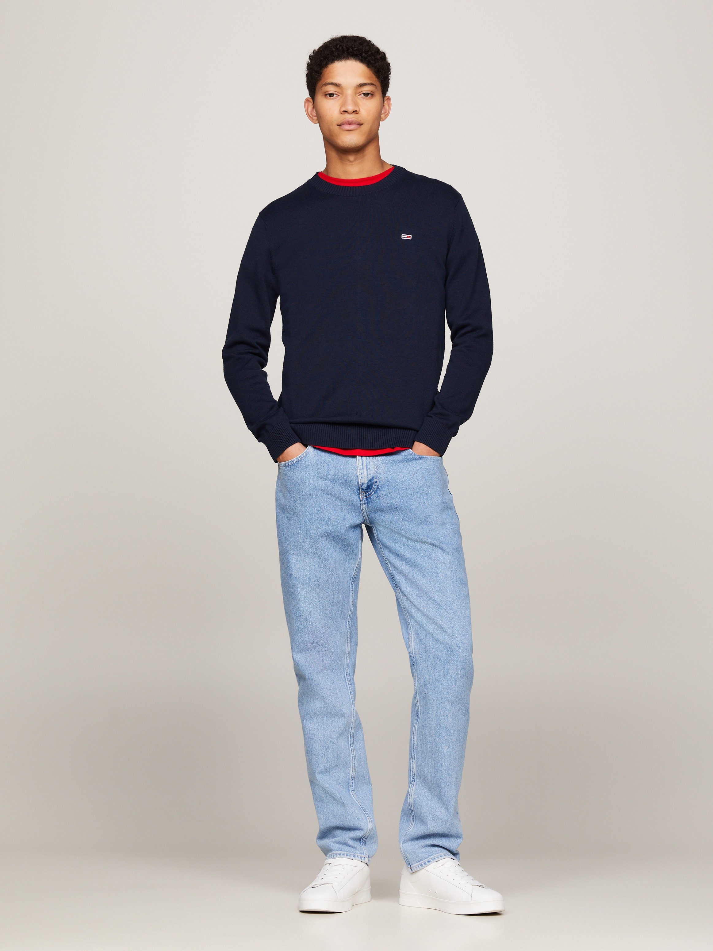 Tommy Jeans Rundhalspullover »TJM SLIM ESSENTIAL LIGHT SWEATER«, mit Flag-Patch