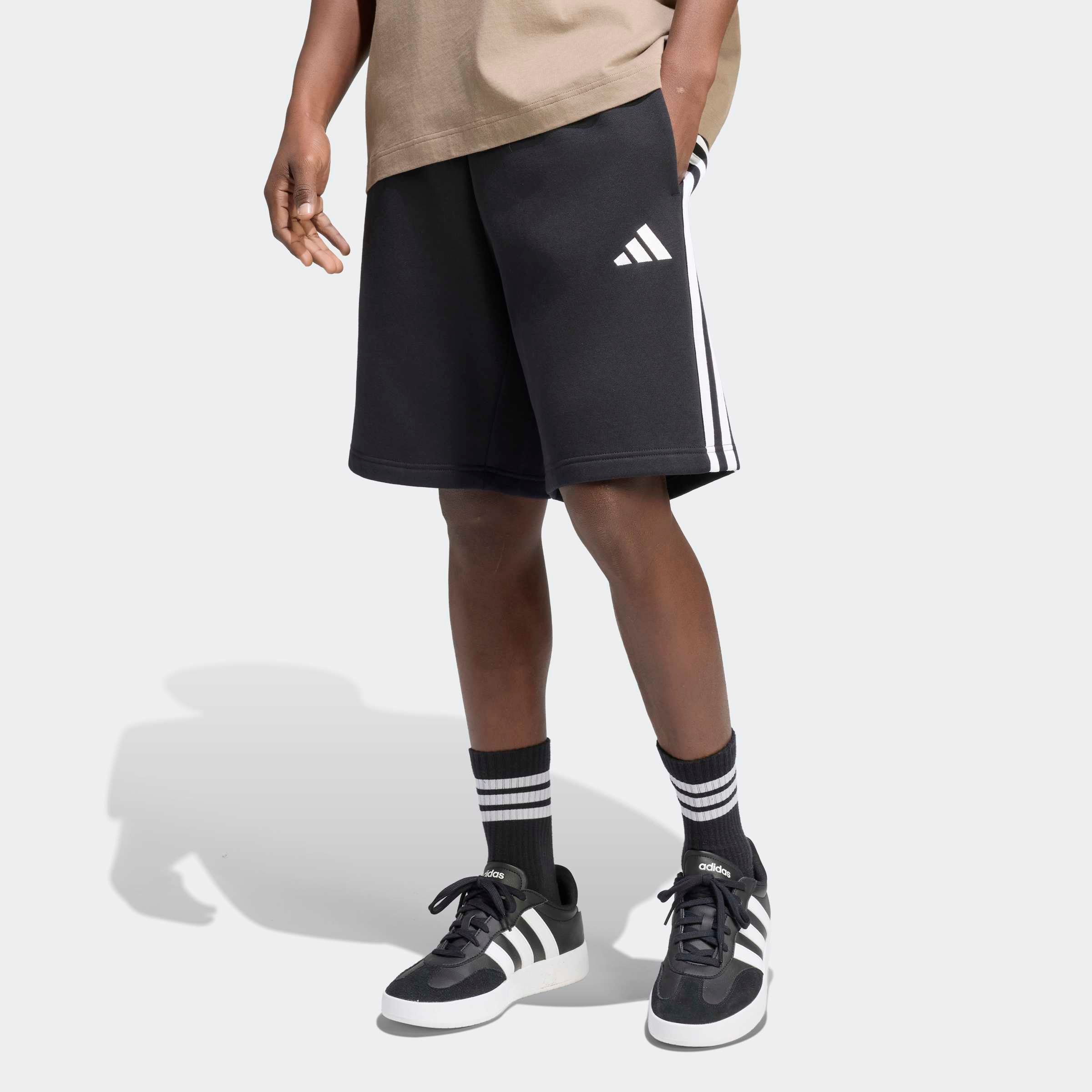 Image of adidas Sportswear Shorts "ESSENTIALS 3-STREIFEN FLEECE" sportliche Shorts, für aktive Freizeit, aus Baumwolle und Polyester