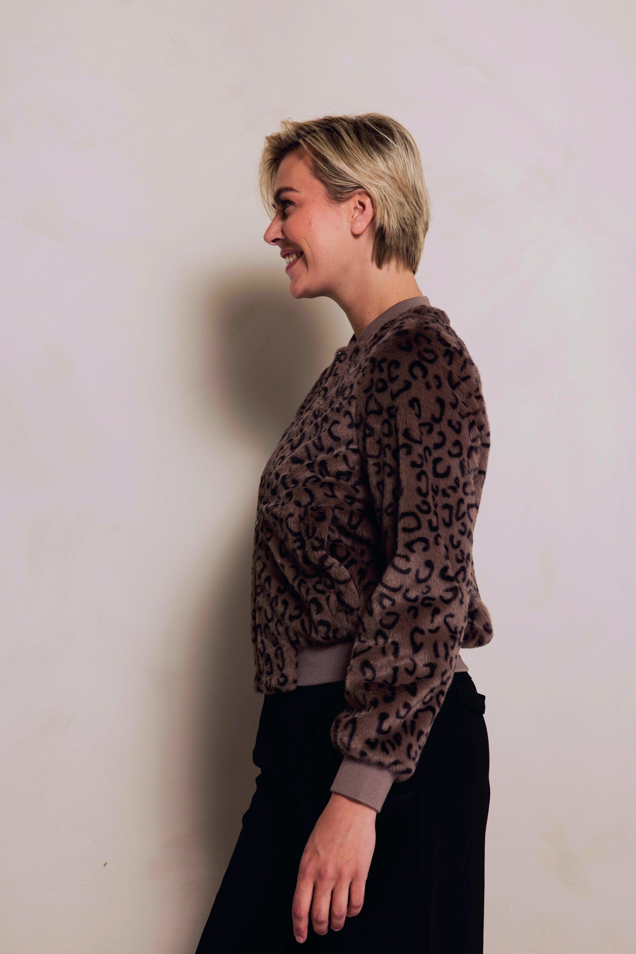 Zhrill Blouson »ZHGIULIA« mit Leoparden-Muster, kurzer moderner Schnitt