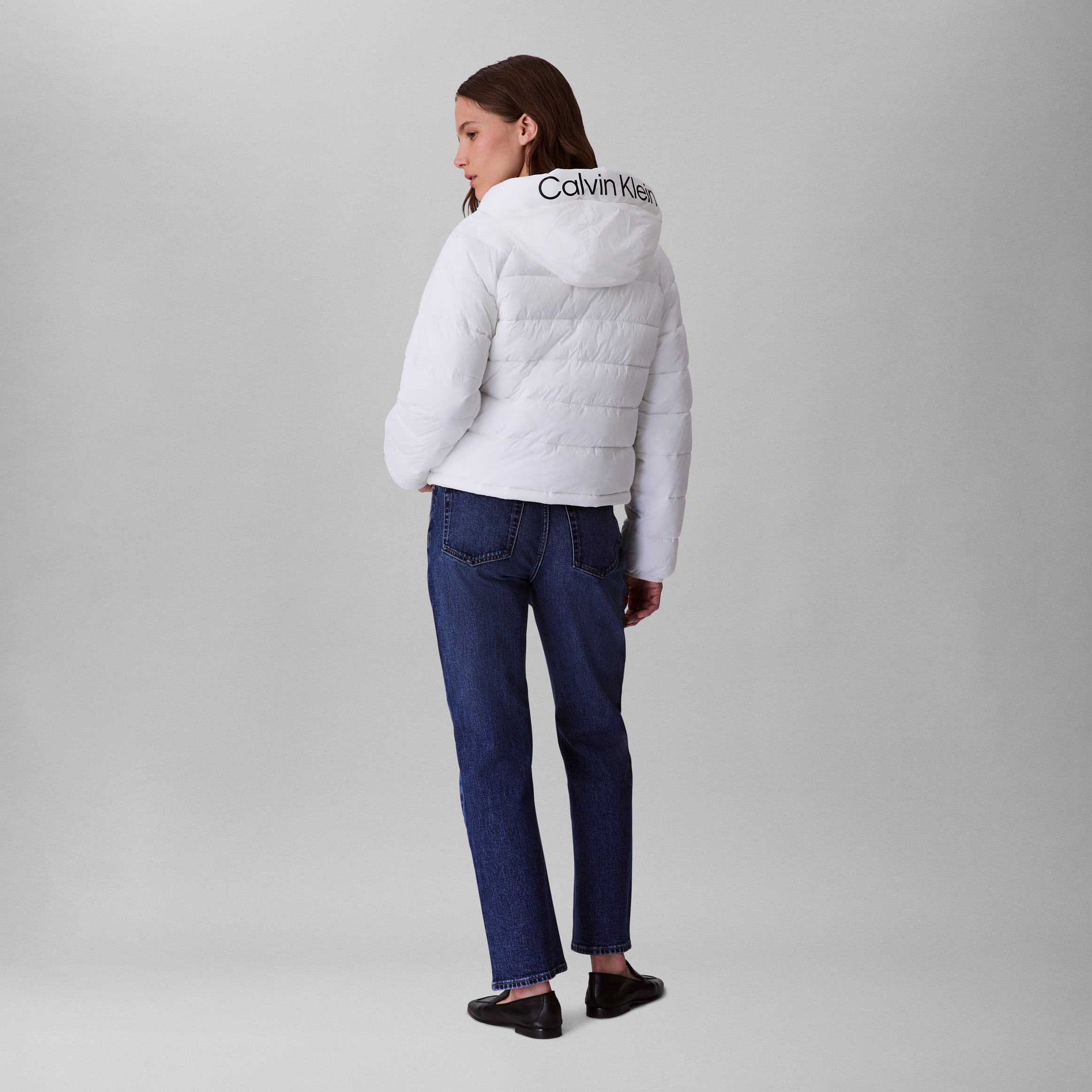 Calvin Klein Jeans Steppjacke »LIGHTWEIGHT LOGO PUFFER«, mit Kapuze, Mit Rundhalsausschnitt